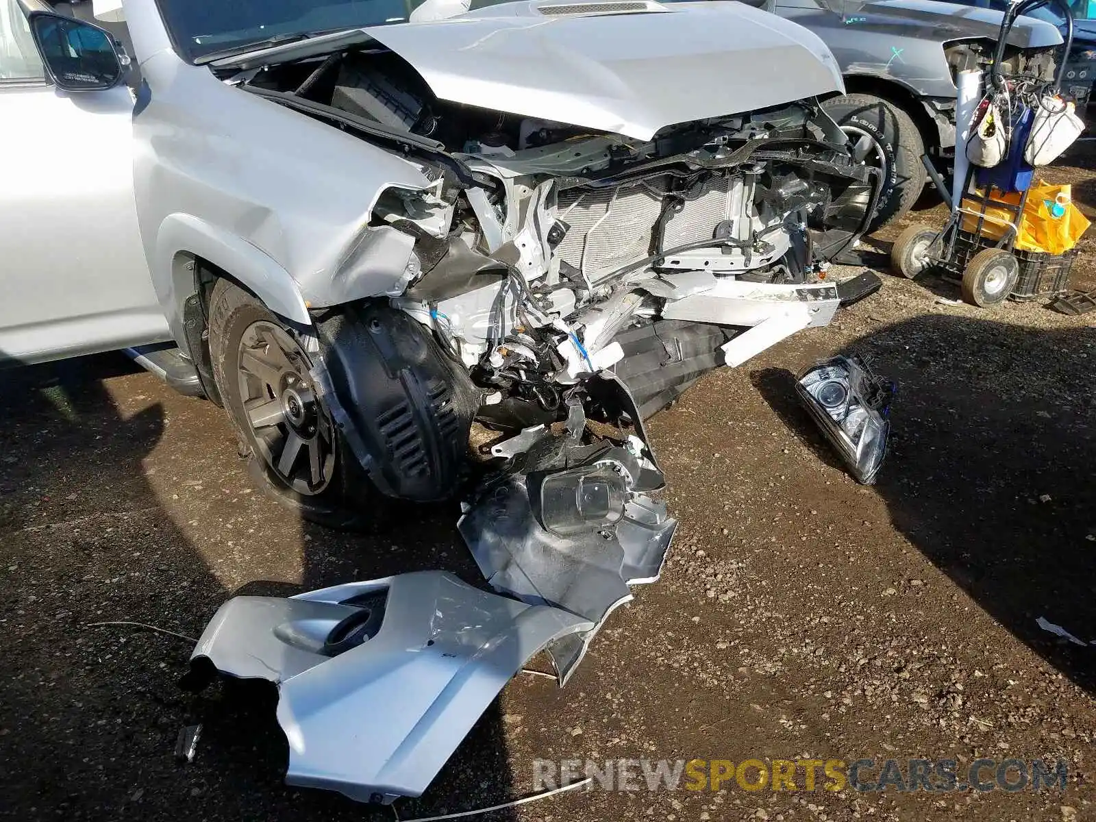 9 Фотография поврежденного автомобиля JTEBU5JR7K5701658 TOYOTA 4RUNNER SR 2019