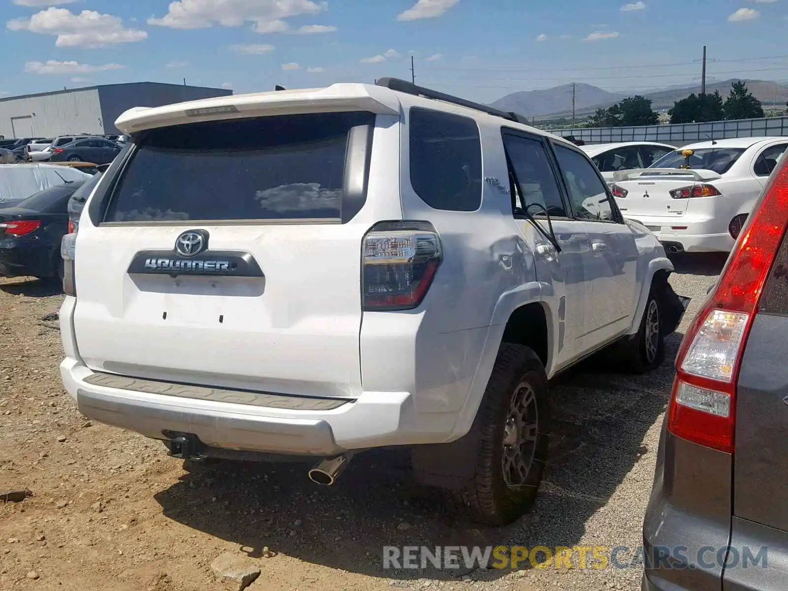 4 Фотография поврежденного автомобиля JTEBU5JR9K5648445 TOYOTA 4RUNNER SR 2019