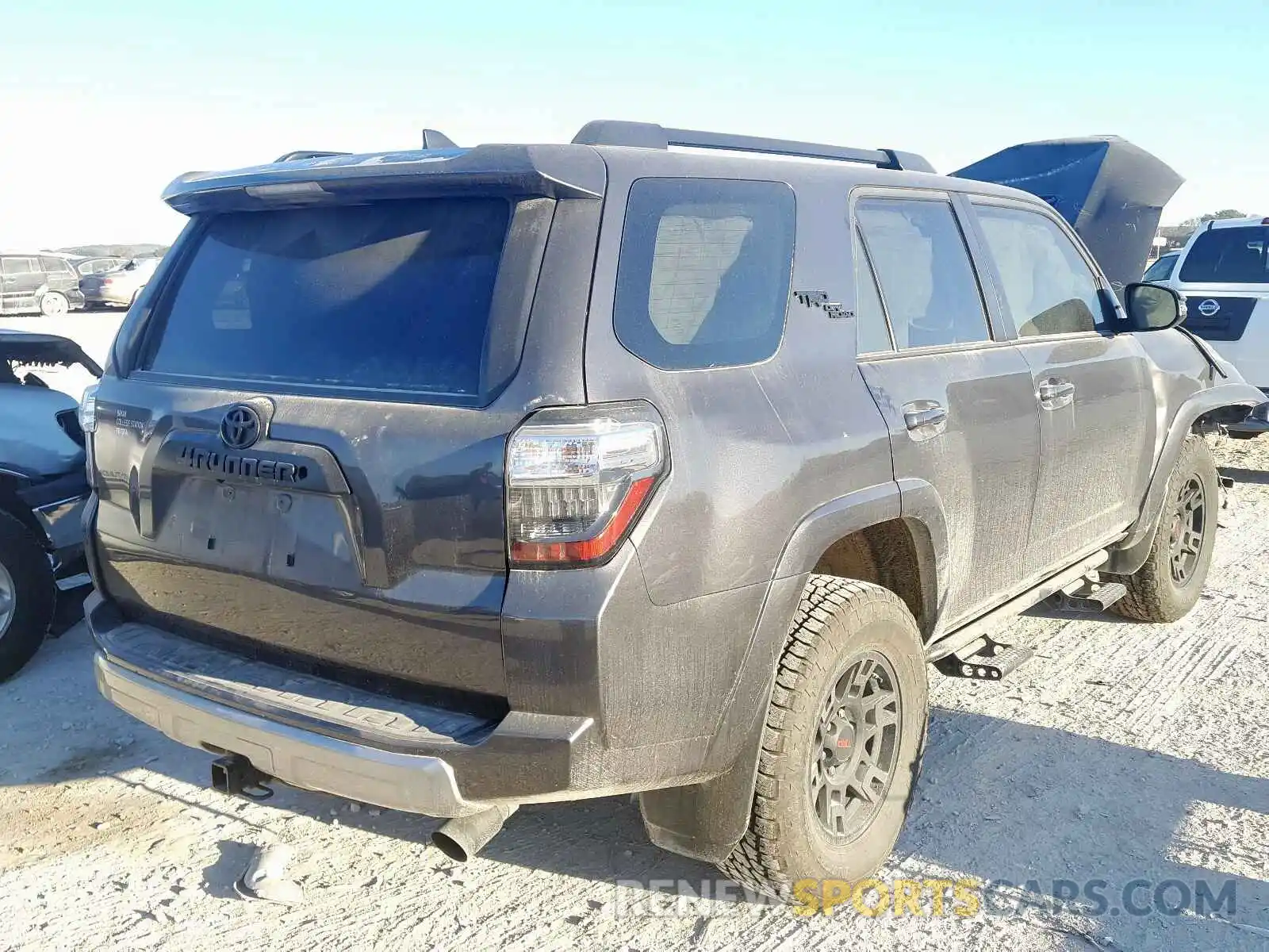 4 Фотография поврежденного автомобиля JTEBU5JR9K5703718 TOYOTA 4RUNNER SR 2019