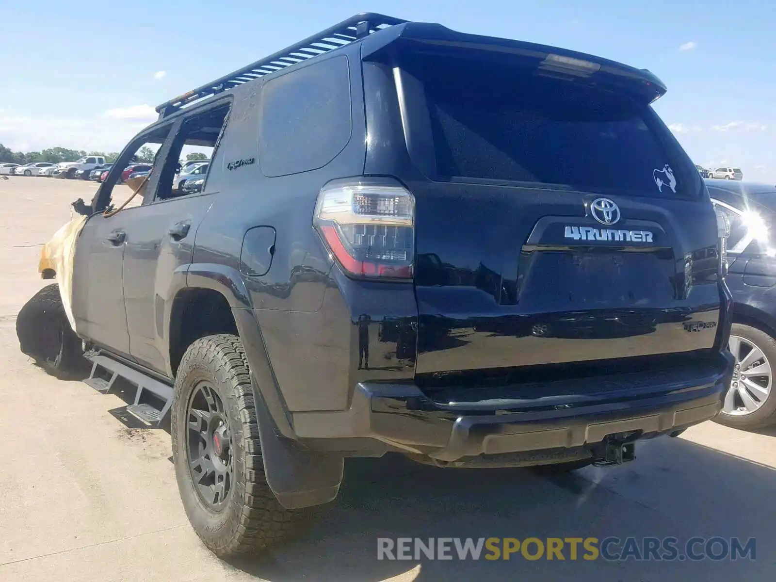 3 Фотография поврежденного автомобиля JTEBU5JRXK5636370 TOYOTA 4RUNNER SR 2019