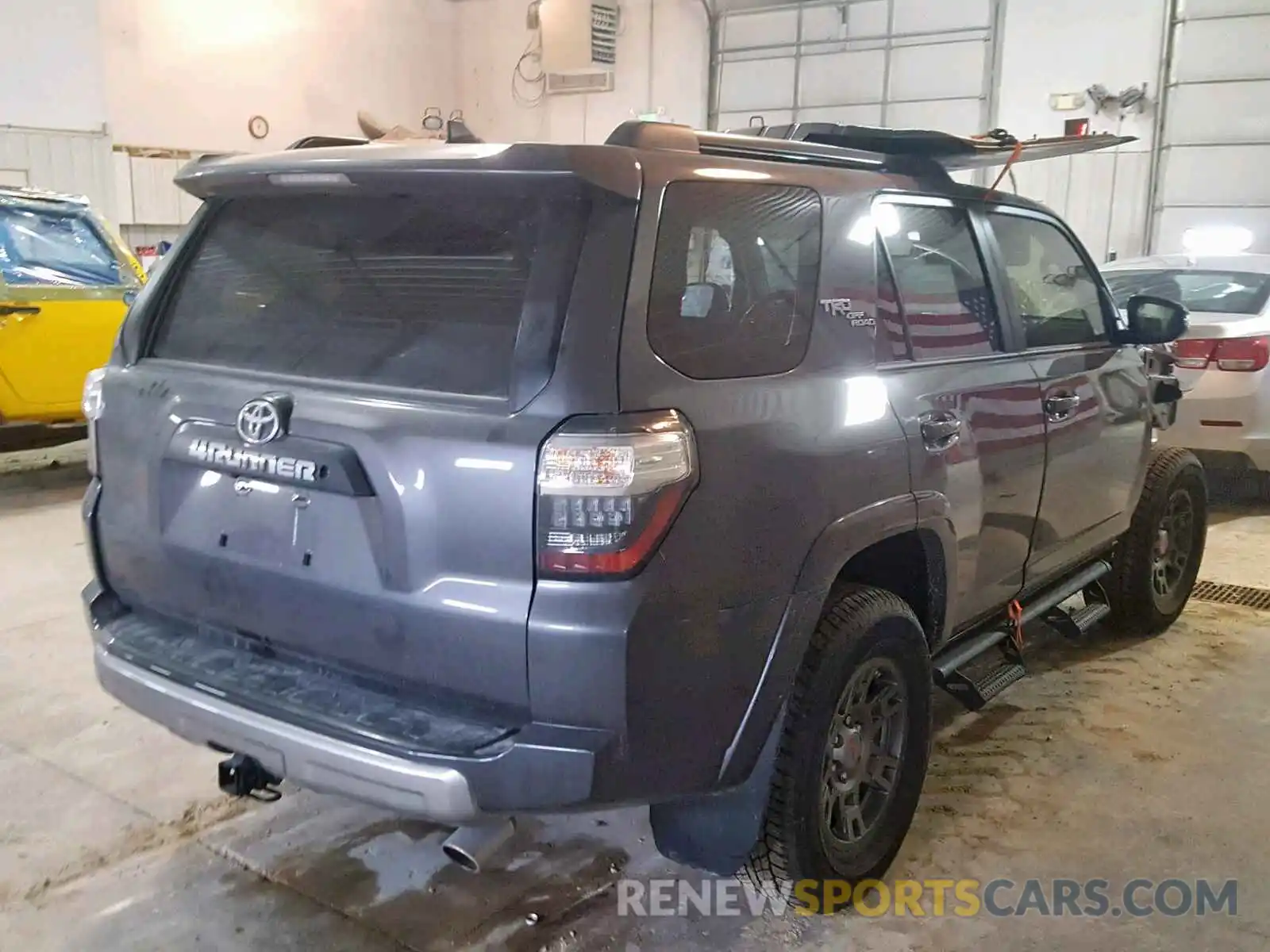 4 Фотография поврежденного автомобиля JTEBU5JRXK5646316 TOYOTA 4RUNNER SR 2019