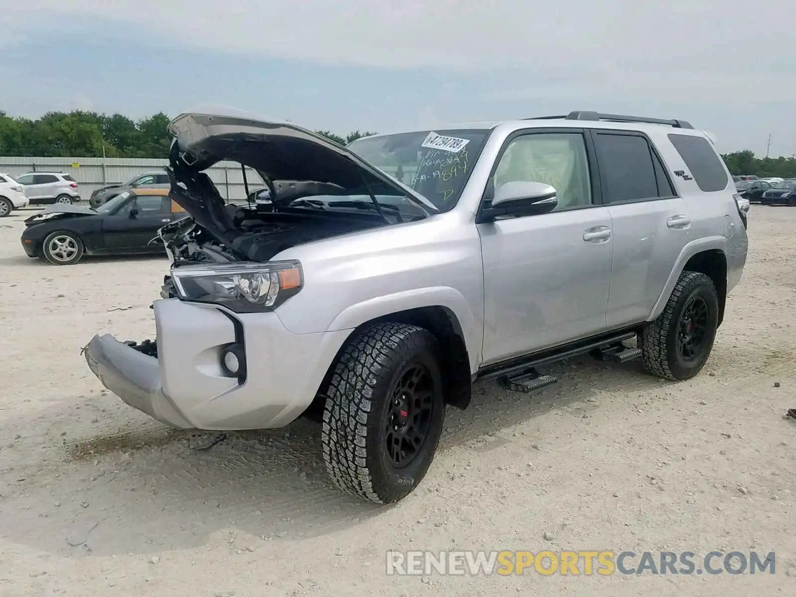 2 Фотография поврежденного автомобиля JTEBU5JRXK5649894 TOYOTA 4RUNNER SR 2019