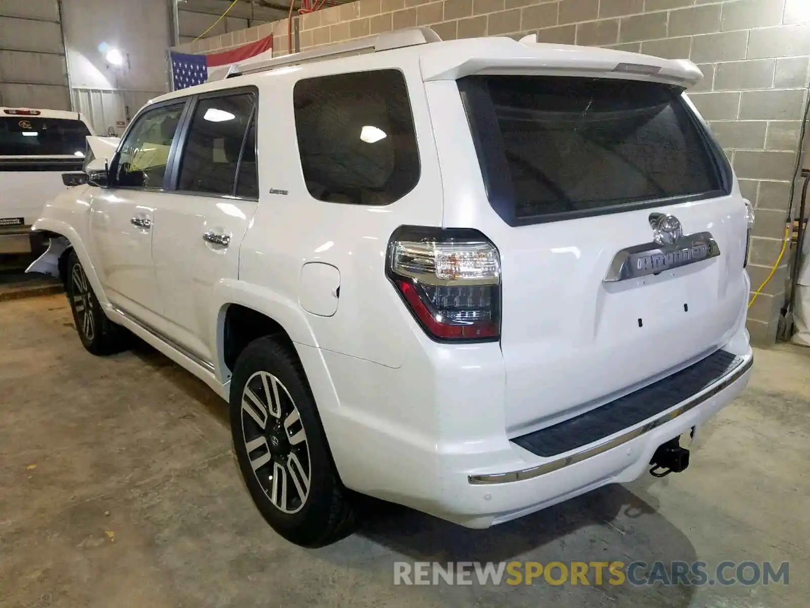 3 Фотография поврежденного автомобиля JTEBU5JRXK5713626 TOYOTA 4RUNNER SR 2019