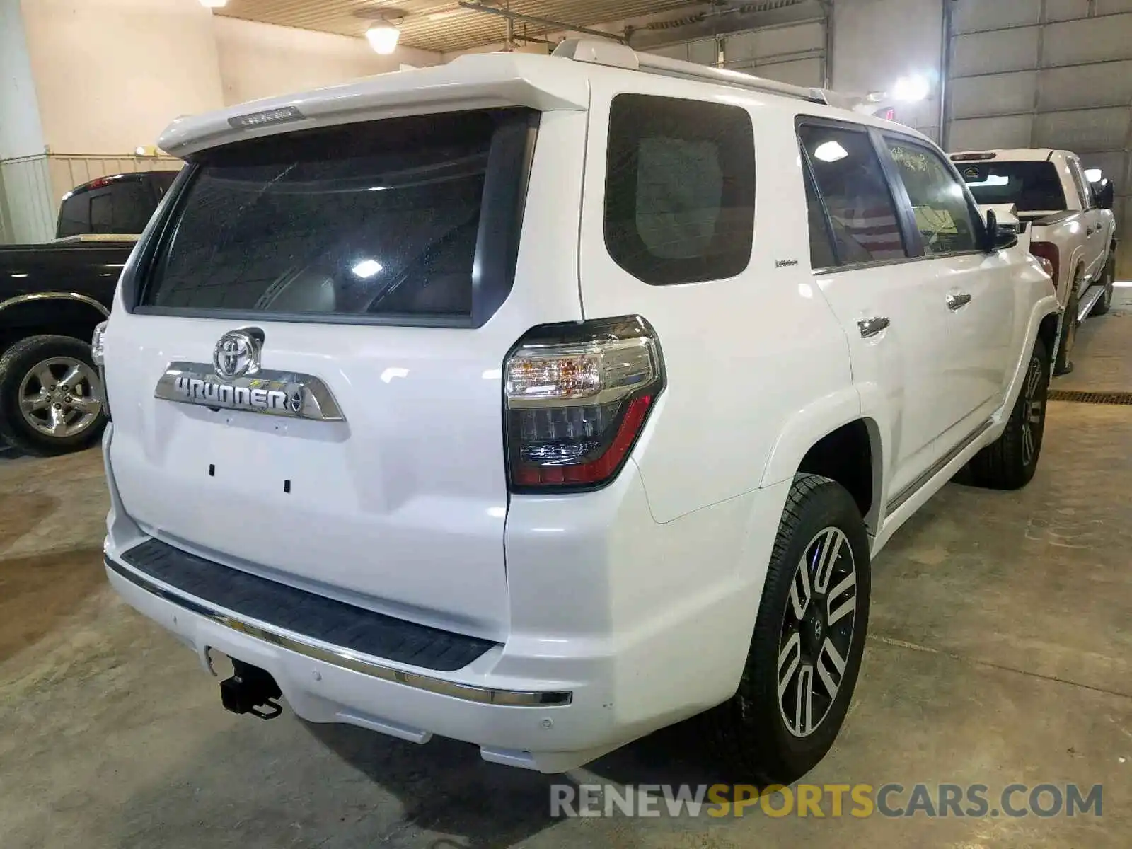 4 Фотография поврежденного автомобиля JTEBU5JRXK5713626 TOYOTA 4RUNNER SR 2019