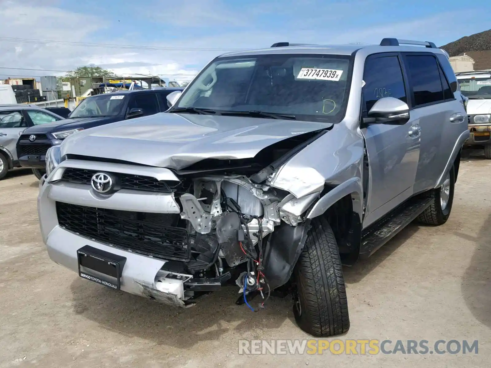 2 Photograph of a damaged car JTEZU5JR0K5199767 TOYOTA 4RUNNER SR 2019