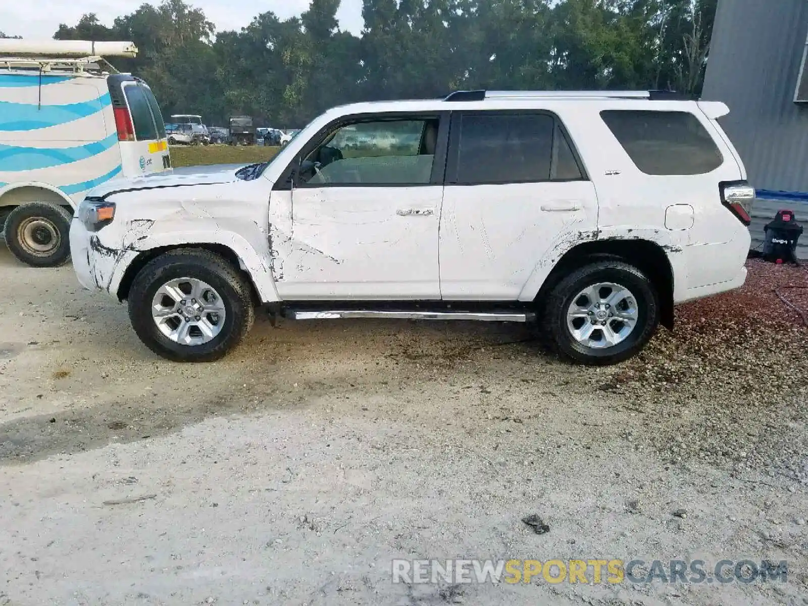 9 Photograph of a damaged car JTEZU5JR0K5206393 TOYOTA 4RUNNER SR 2019