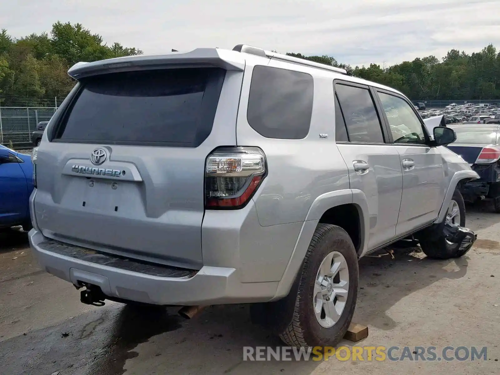 4 Photograph of a damaged car JTEZU5JR2K5192223 TOYOTA 4RUNNER SR 2019