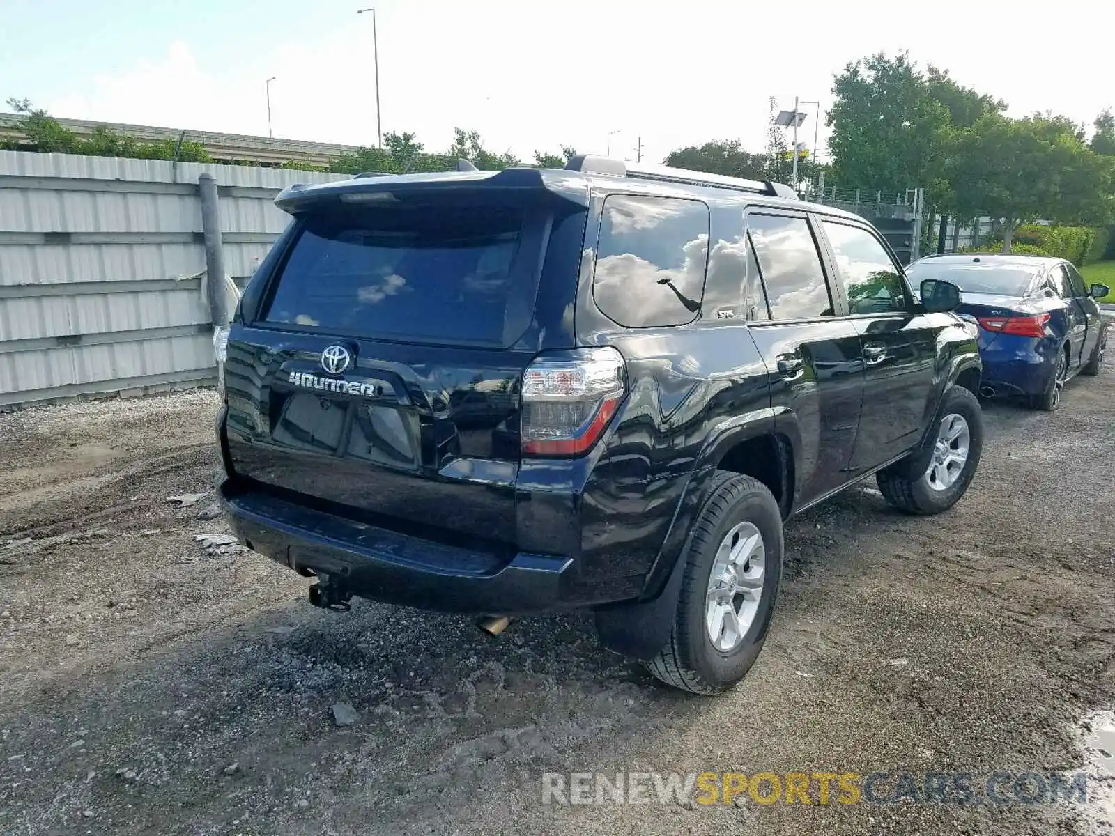 4 Фотография поврежденного автомобиля JTEZU5JR2K5195364 TOYOTA 4RUNNER SR 2019