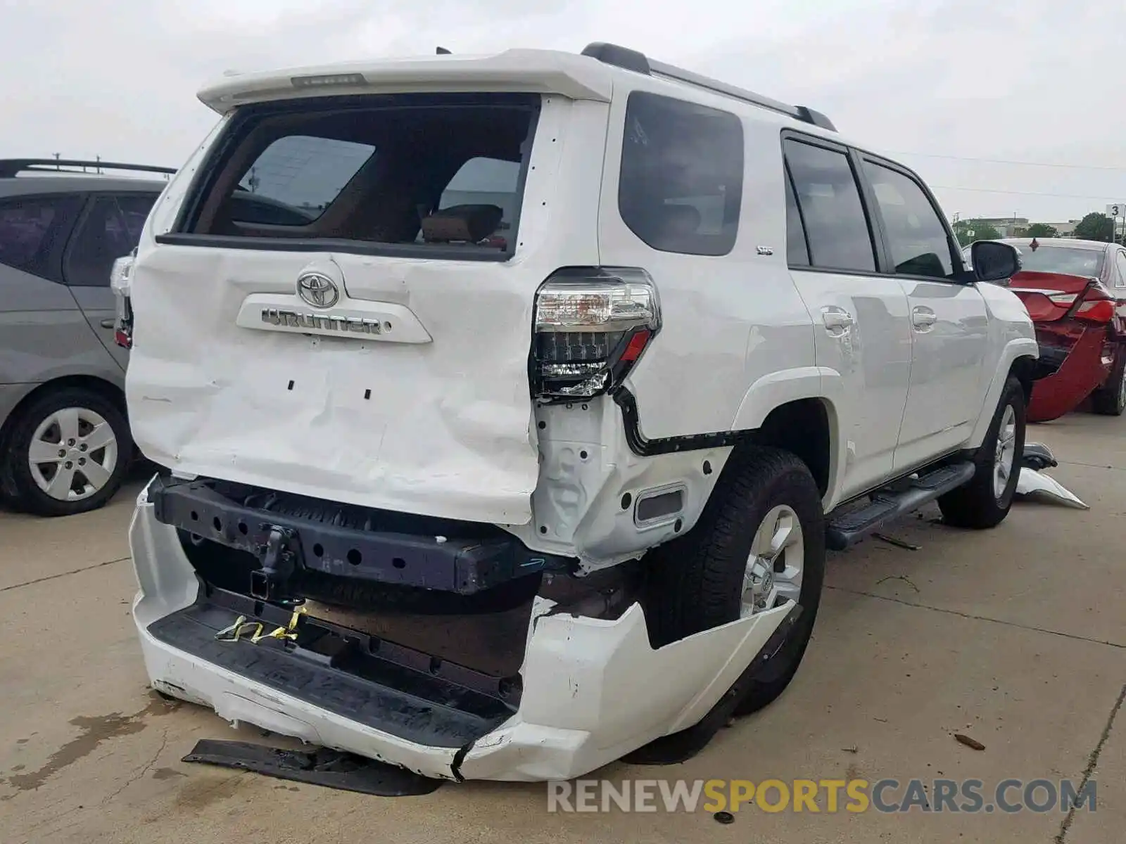 4 Photograph of a damaged car JTEZU5JR2K5195672 TOYOTA 4RUNNER SR 2019