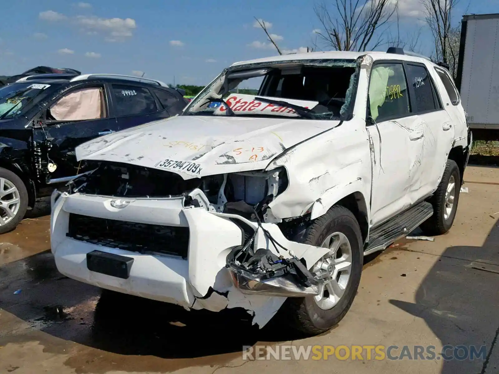 2 Photograph of a damaged car JTEZU5JR6K5199997 TOYOTA 4RUNNER SR 2019