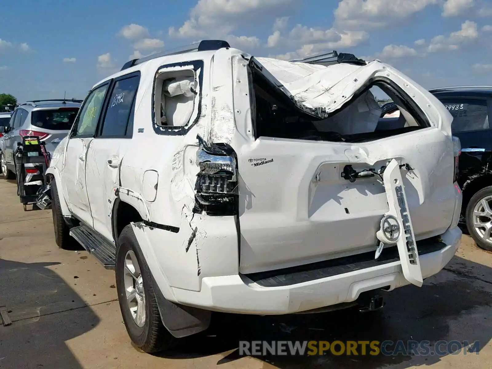 3 Photograph of a damaged car JTEZU5JR6K5199997 TOYOTA 4RUNNER SR 2019