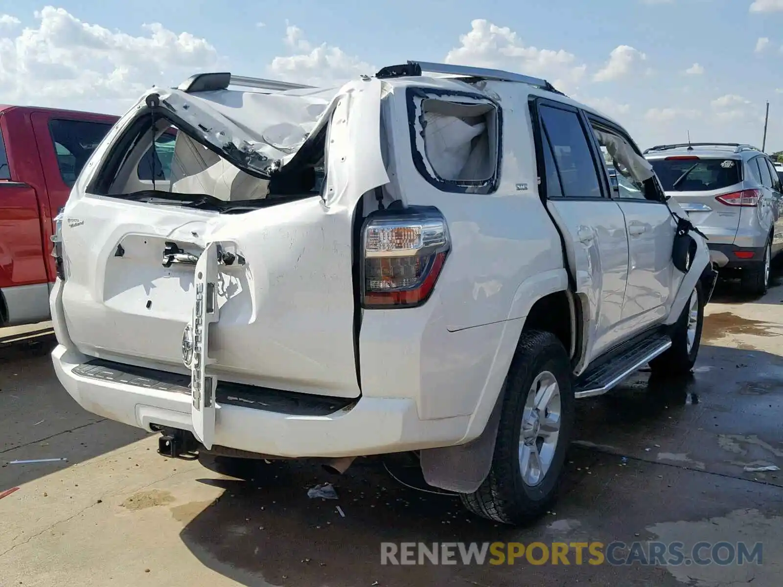 4 Photograph of a damaged car JTEZU5JR6K5199997 TOYOTA 4RUNNER SR 2019