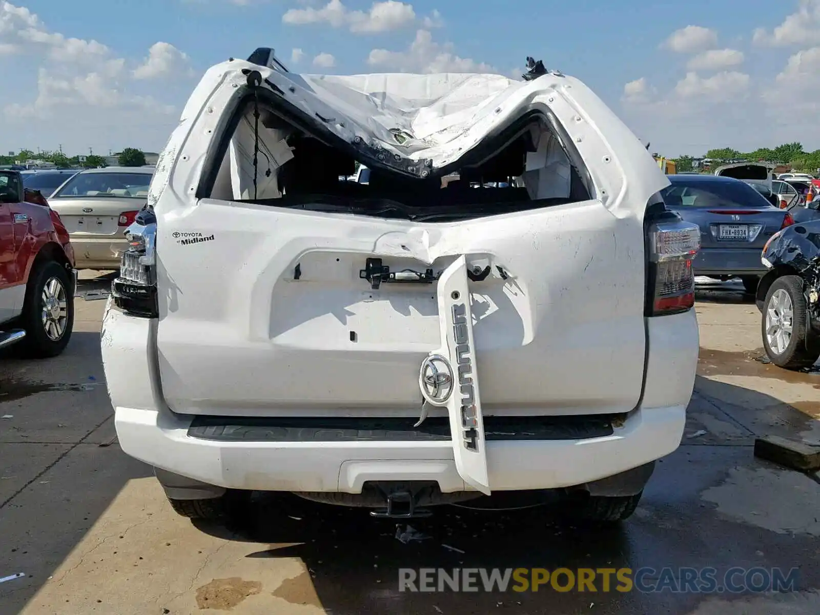 9 Photograph of a damaged car JTEZU5JR6K5199997 TOYOTA 4RUNNER SR 2019