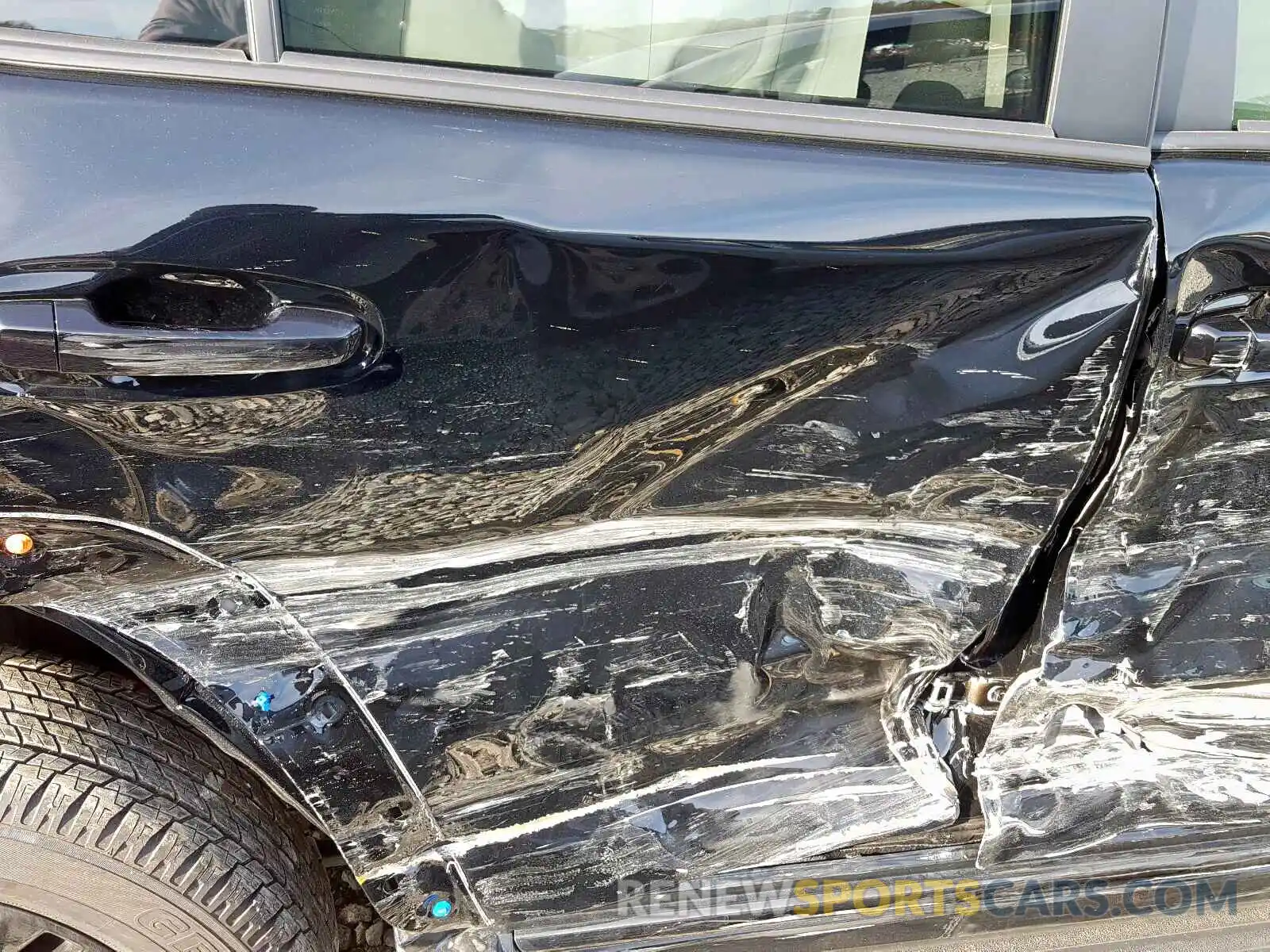5 Photograph of a damaged car JTEZU5JR7K5204012 TOYOTA 4RUNNER SR 2019