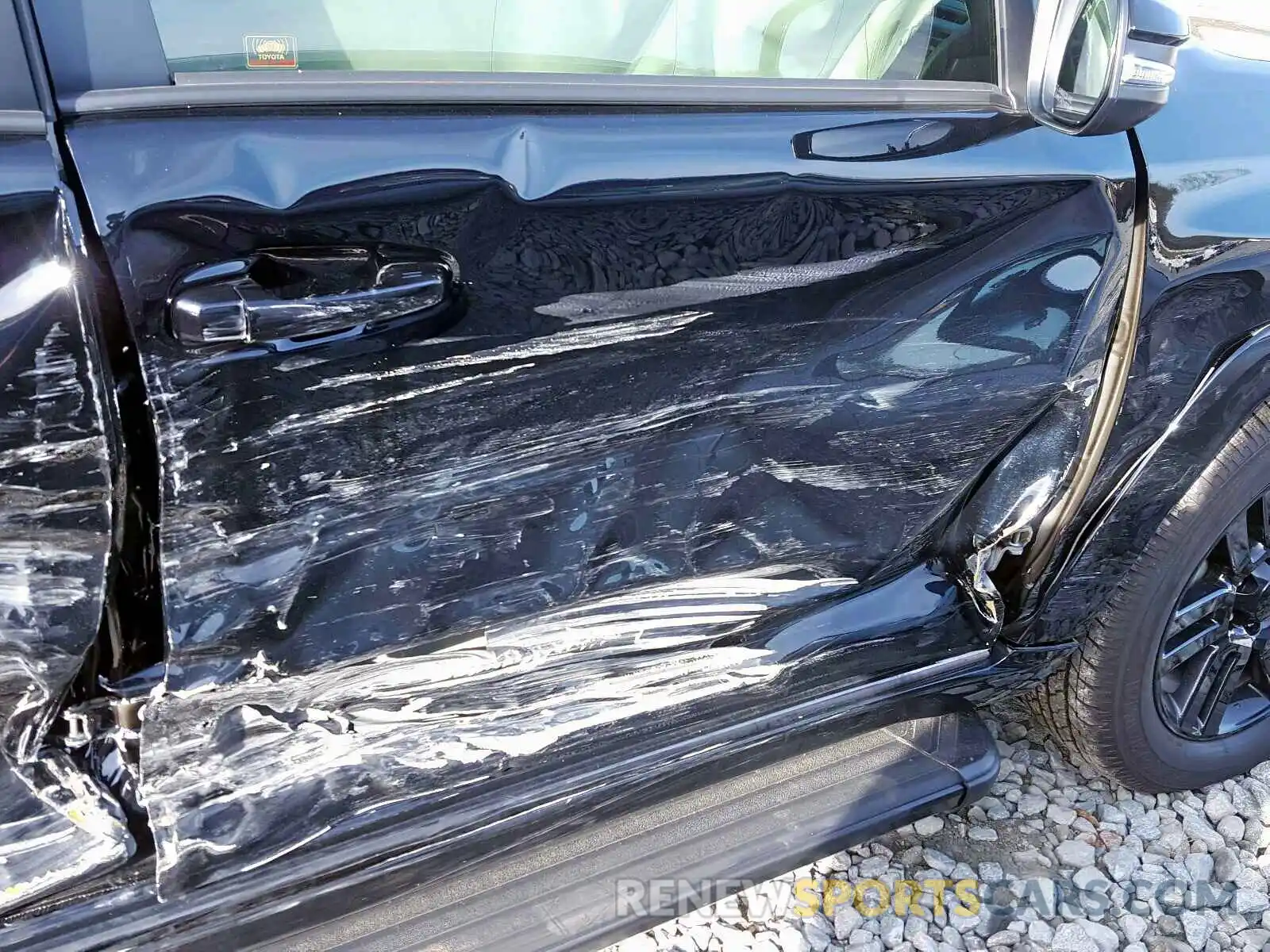 6 Фотография поврежденного автомобиля JTEZU5JR7K5204012 TOYOTA 4RUNNER SR 2019