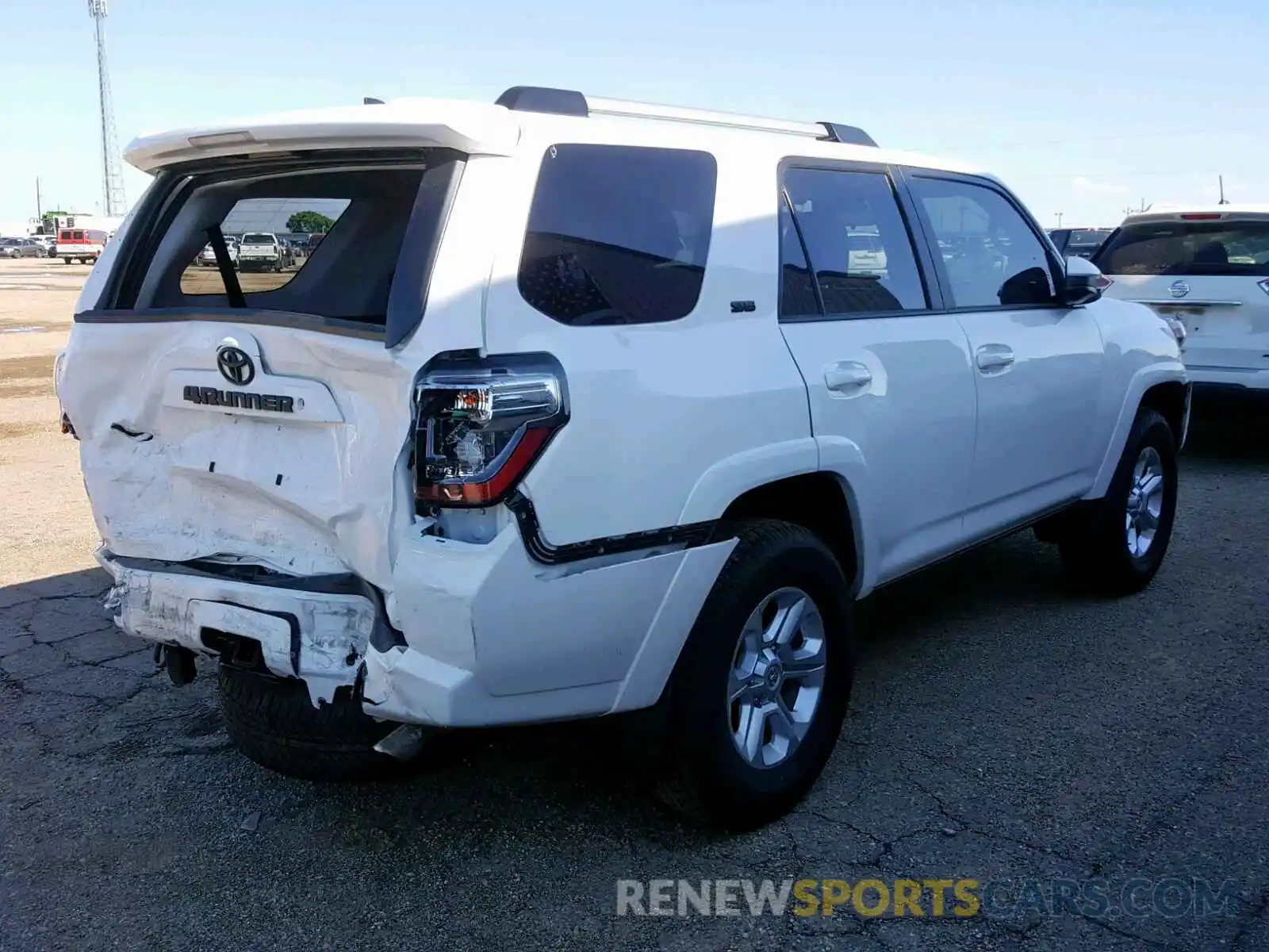 4 Фотография поврежденного автомобиля JTEZU5JRXK5194267 TOYOTA 4RUNNER SR 2019