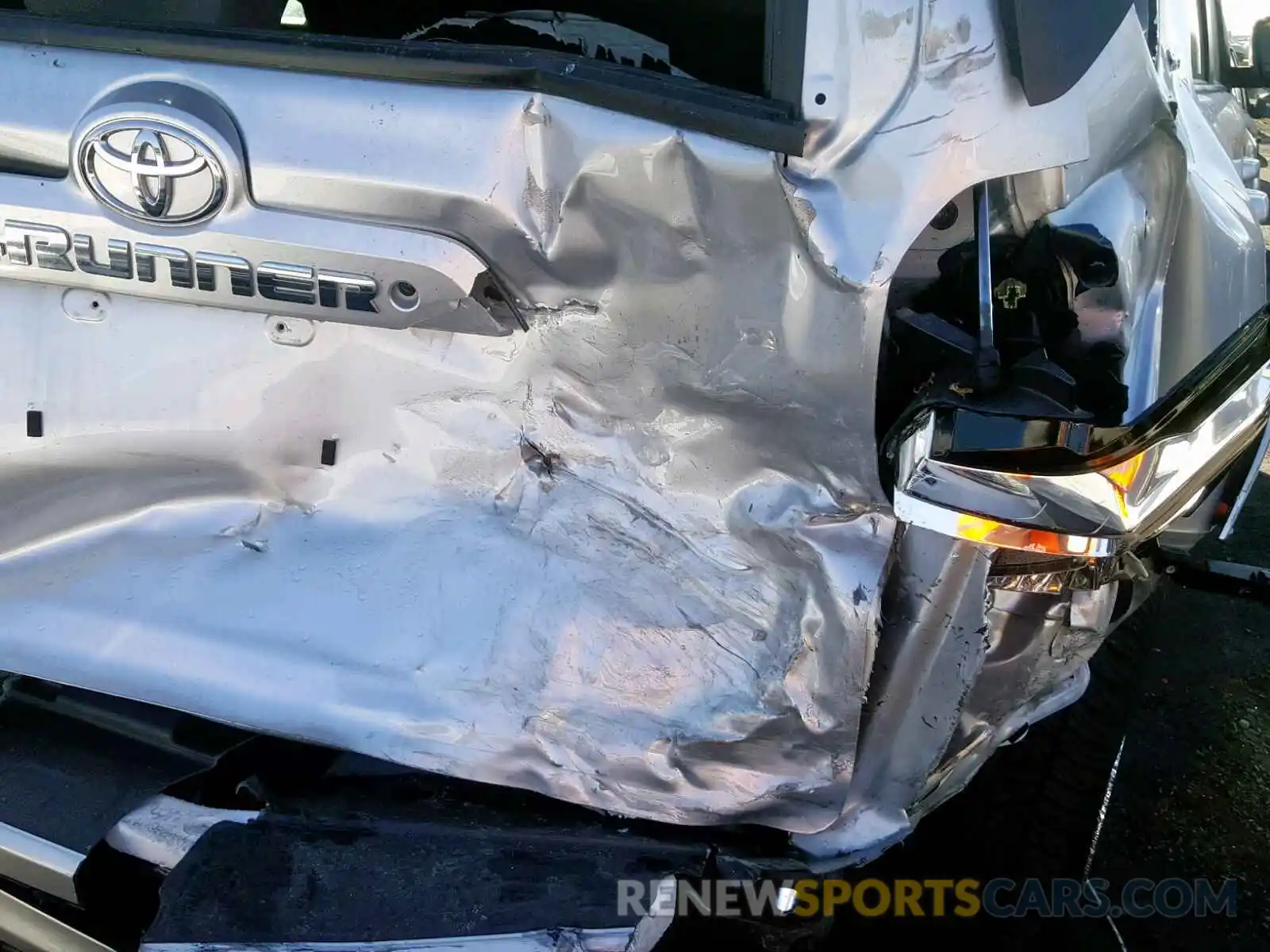 9 Photograph of a damaged car JTEZU5JRXK5204957 TOYOTA 4RUNNER SR 2019