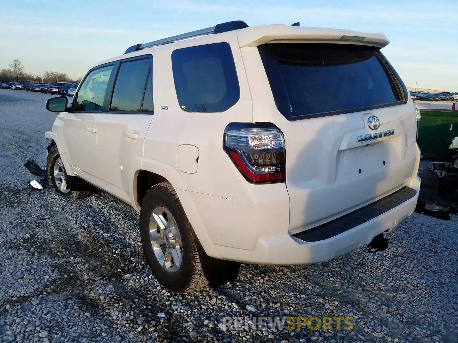 3 Фотография поврежденного автомобиля JTEBU5JR7L5743572 TOYOTA 4RUNNER SR 2020