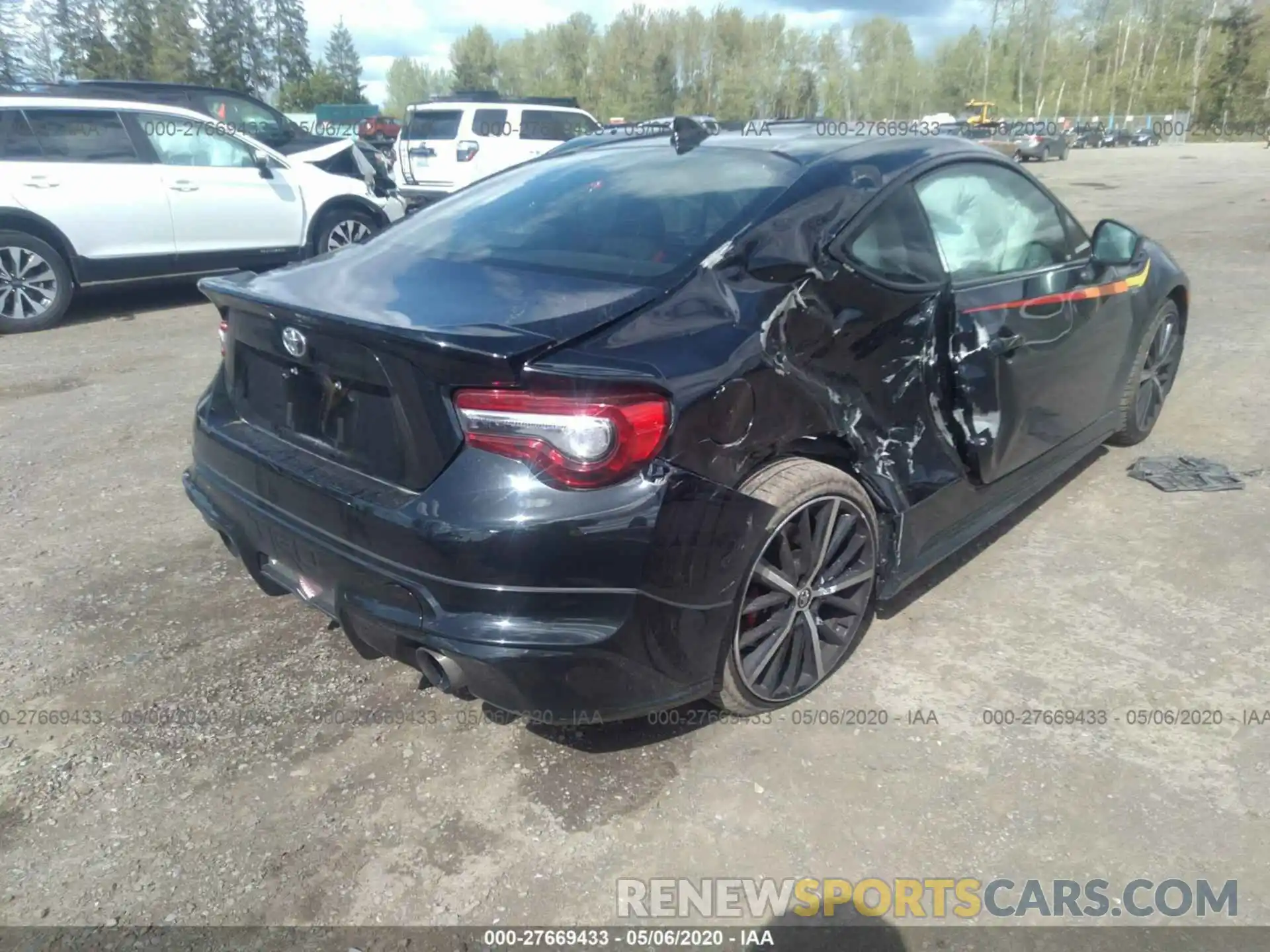 4 Photograph of a damaged car JF1ZNAE10K9701979 TOYOTA 86 2019