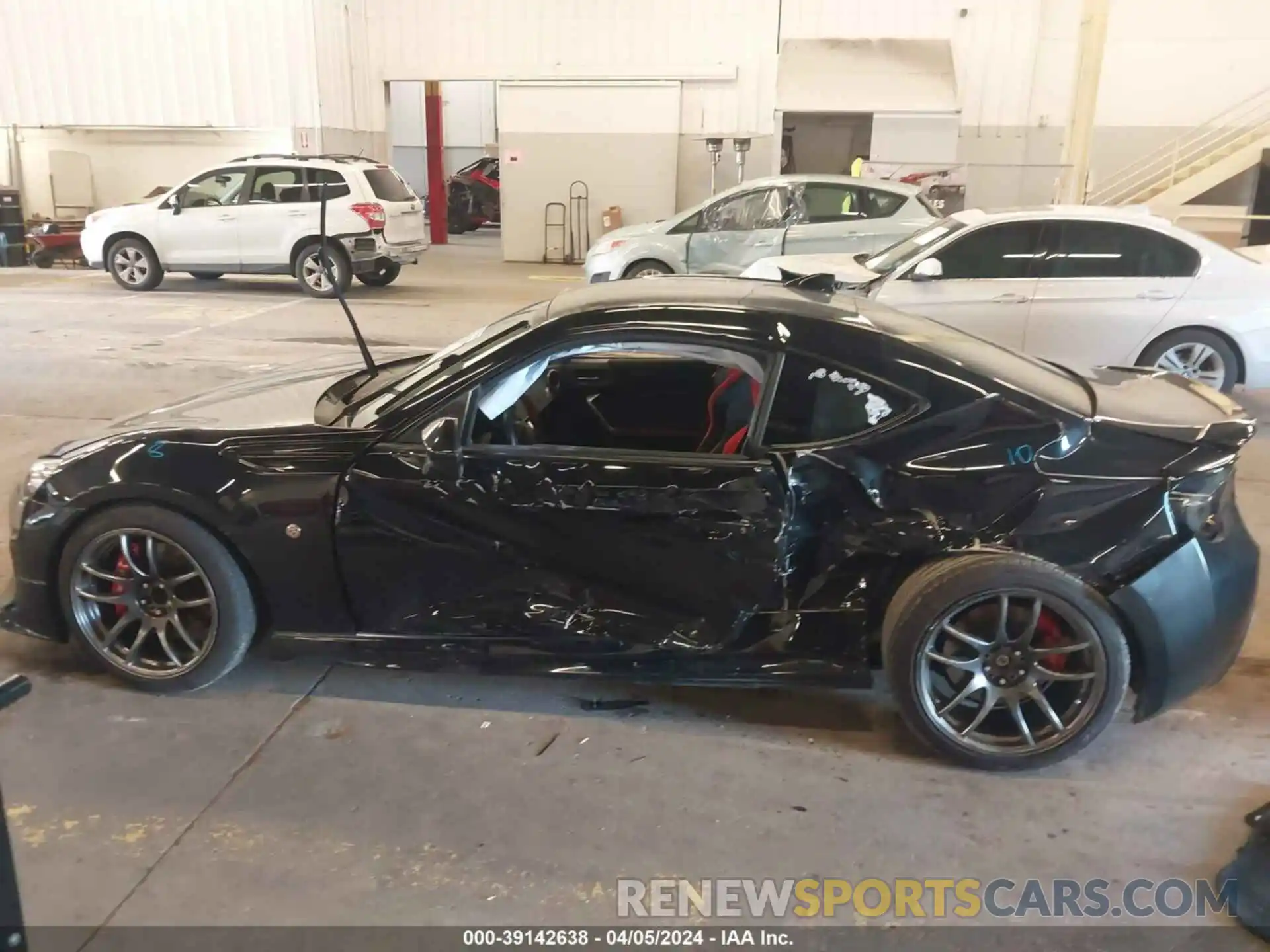 15 Photograph of a damaged car JF1ZNAE10K9702257 TOYOTA 86 2019