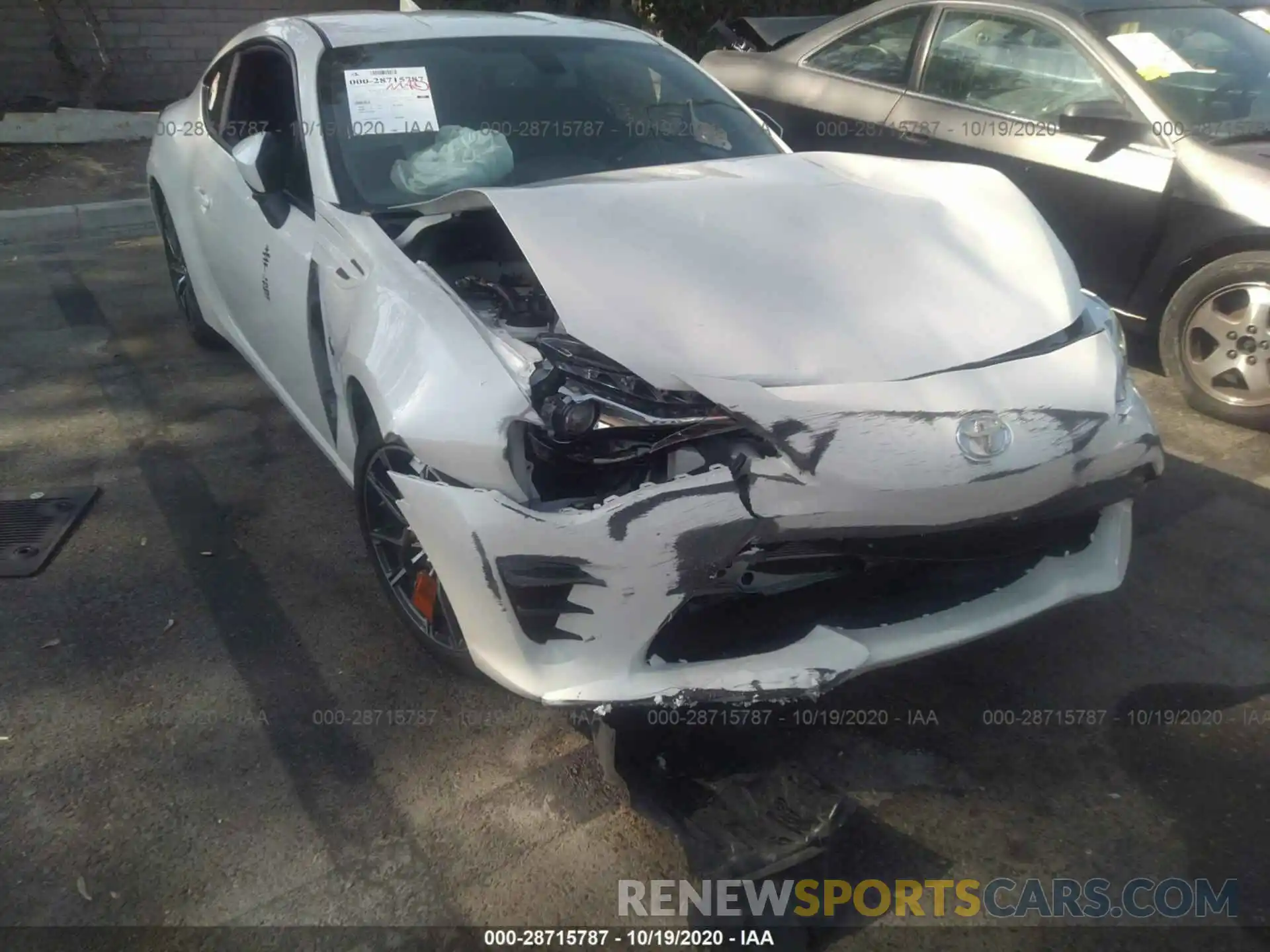 6 Photograph of a damaged car JF1ZNAA11L8752436 TOYOTA 86 2020