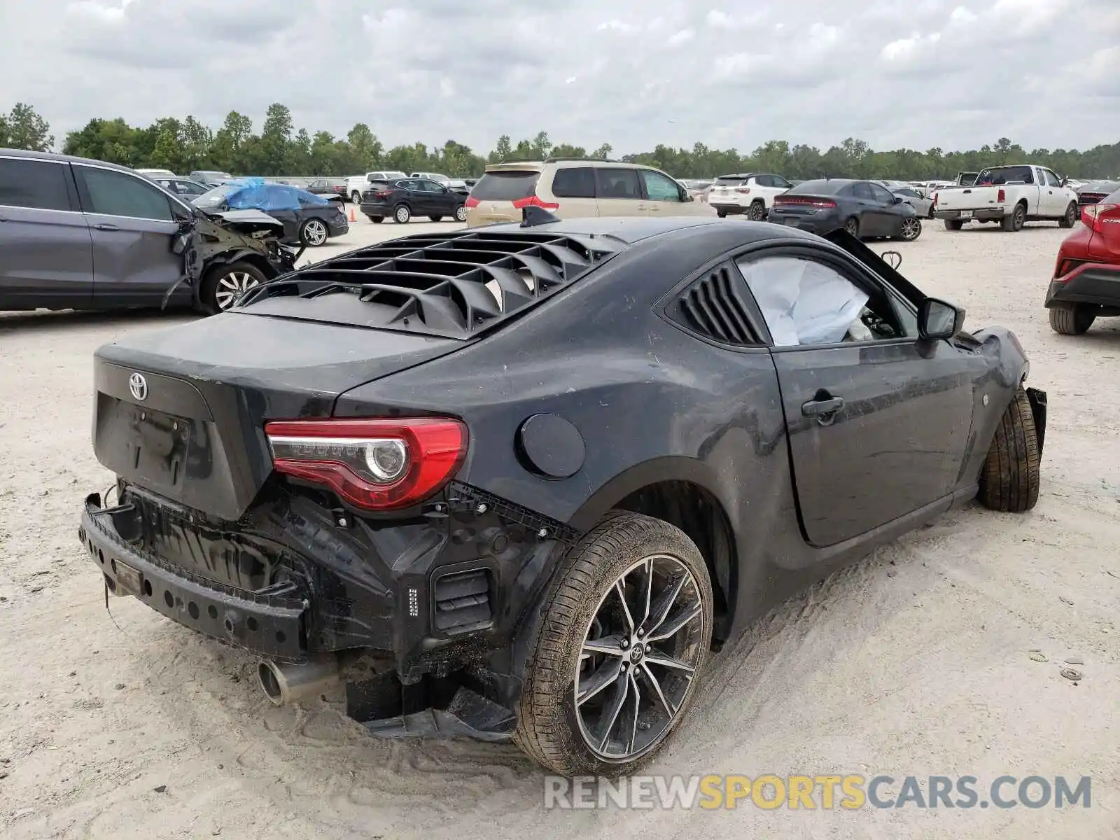 4 Photograph of a damaged car JF1ZNAA11L8752615 TOYOTA 86 2020