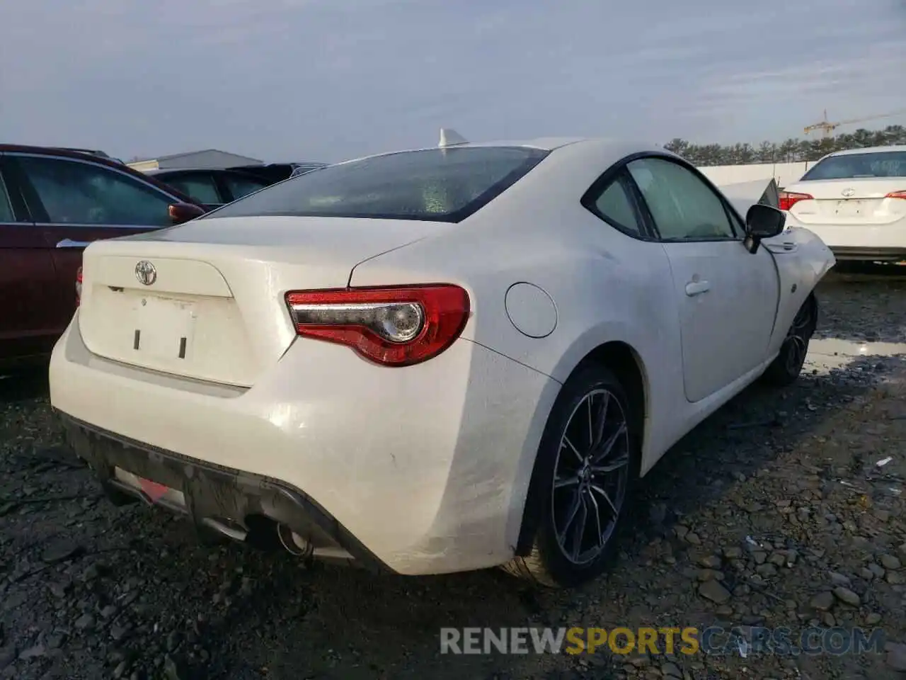 4 Photograph of a damaged car JF1ZNAA12L9753217 TOYOTA 86 2020