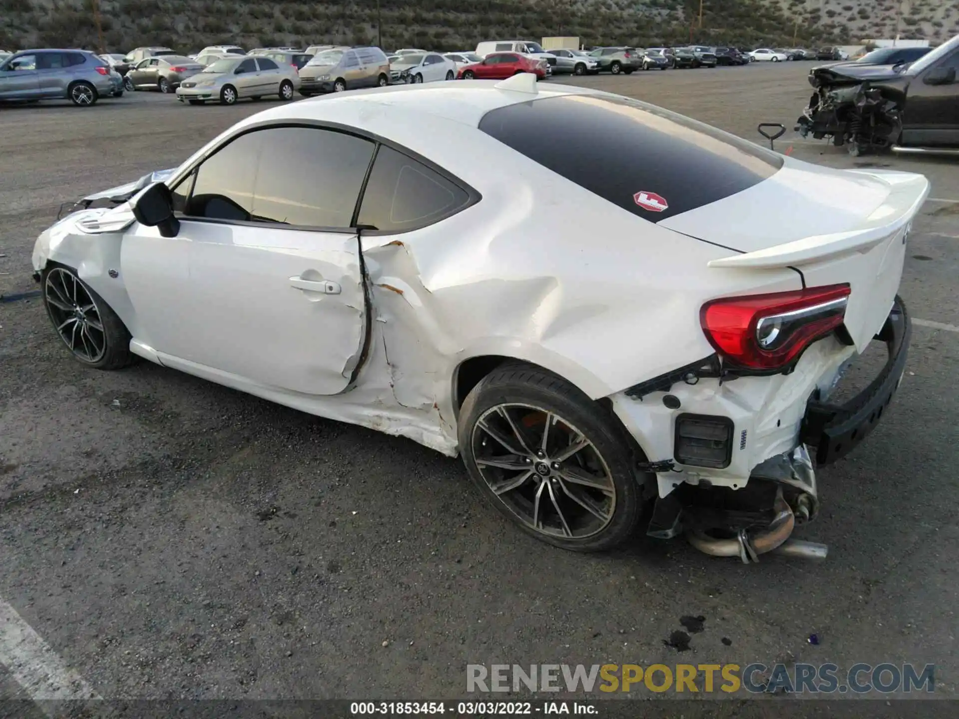 3 Photograph of a damaged car JF1ZNAA16L8752416 TOYOTA 86 2020