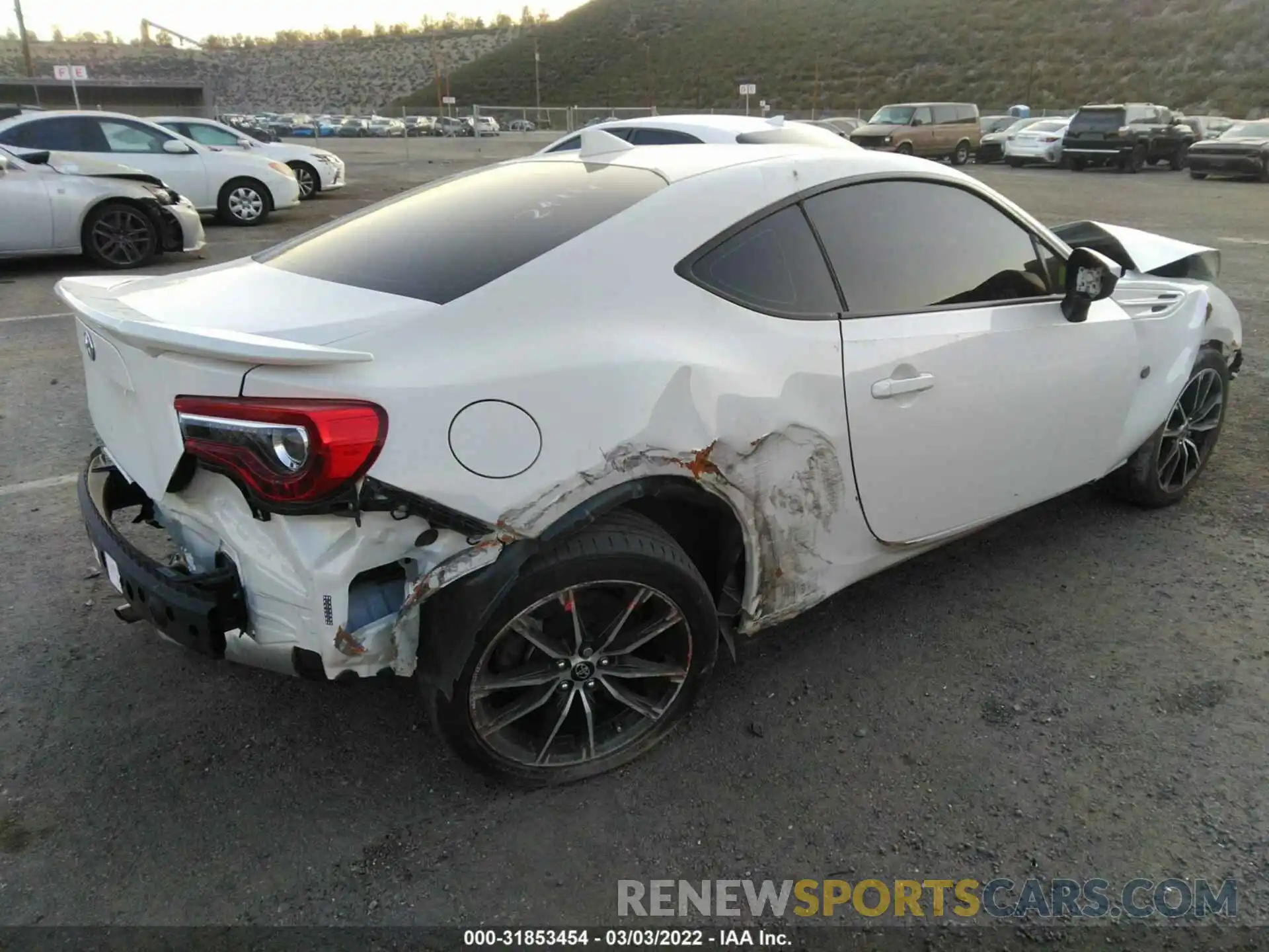 4 Photograph of a damaged car JF1ZNAA16L8752416 TOYOTA 86 2020