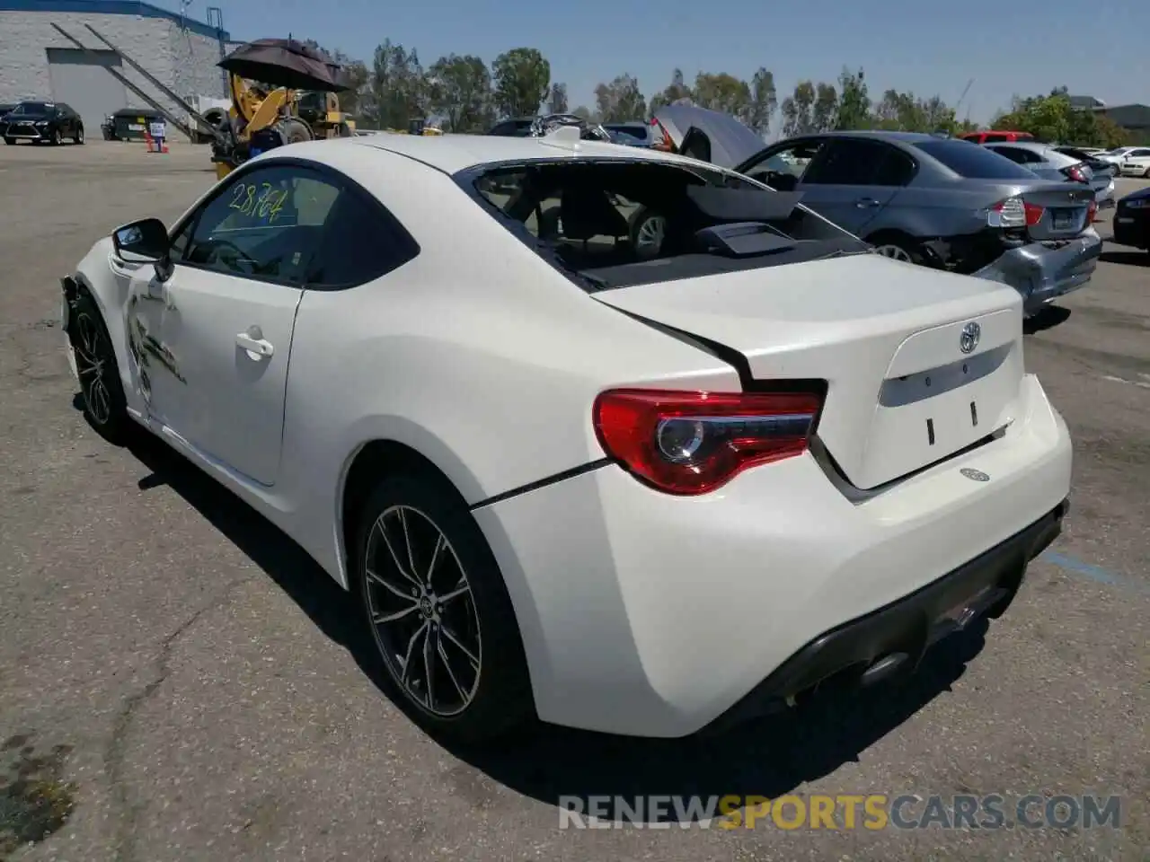 3 Photograph of a damaged car JF1ZNAA16L8753369 TOYOTA 86 2020