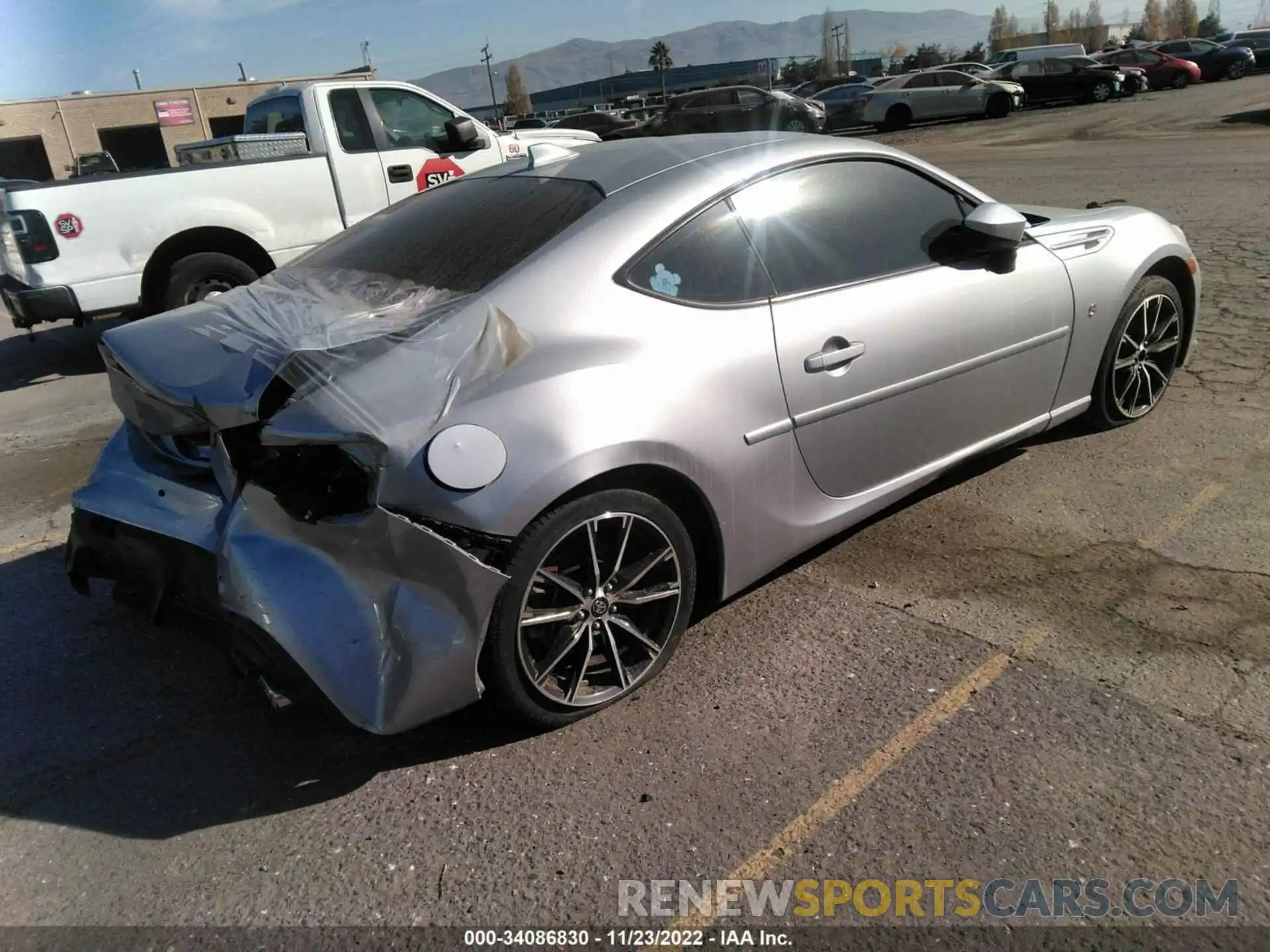 4 Photograph of a damaged car JF1ZNAA16L8753968 TOYOTA 86 2020