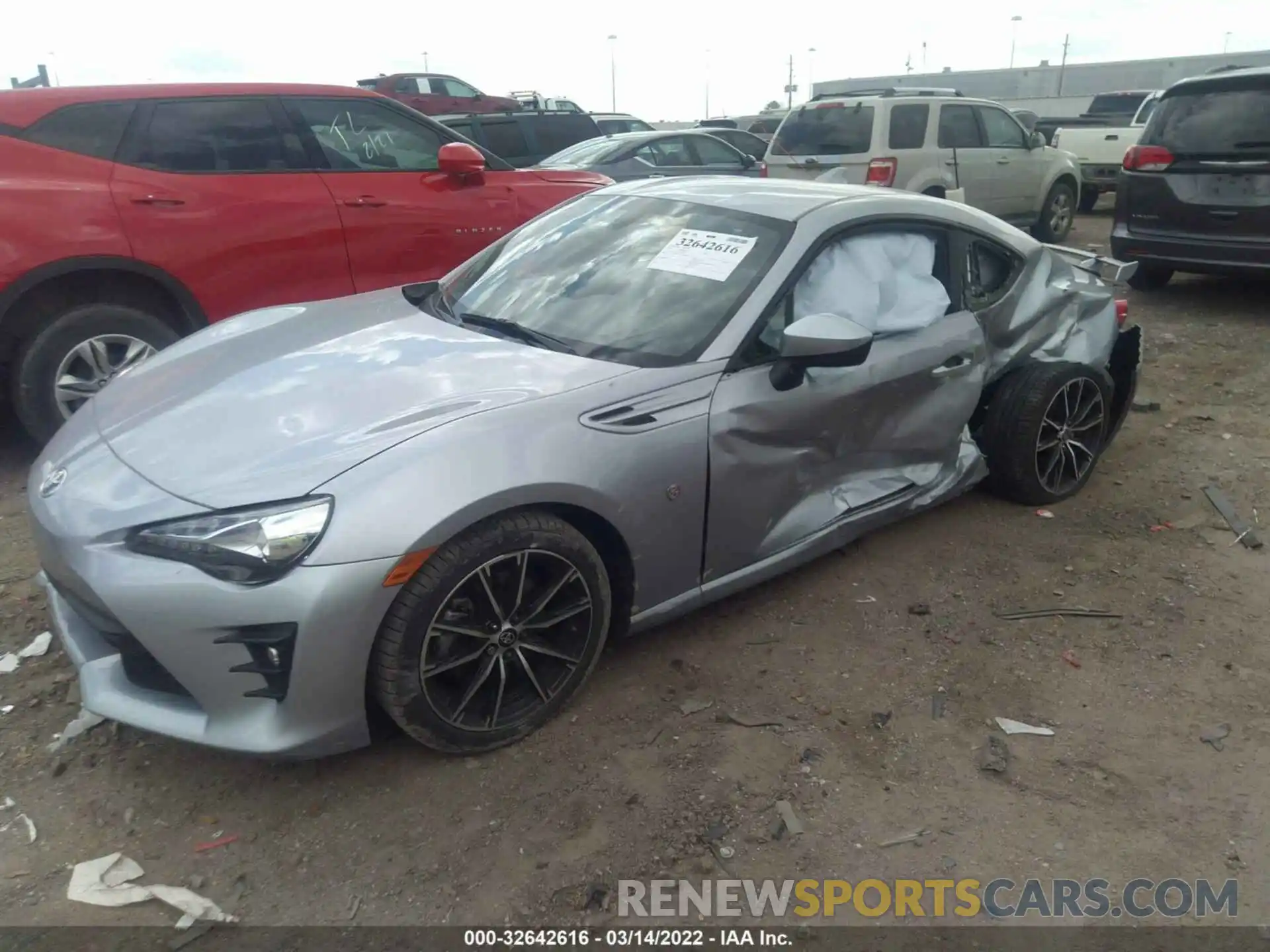 2 Photograph of a damaged car JF1ZNAE10L8753250 TOYOTA 86 2020