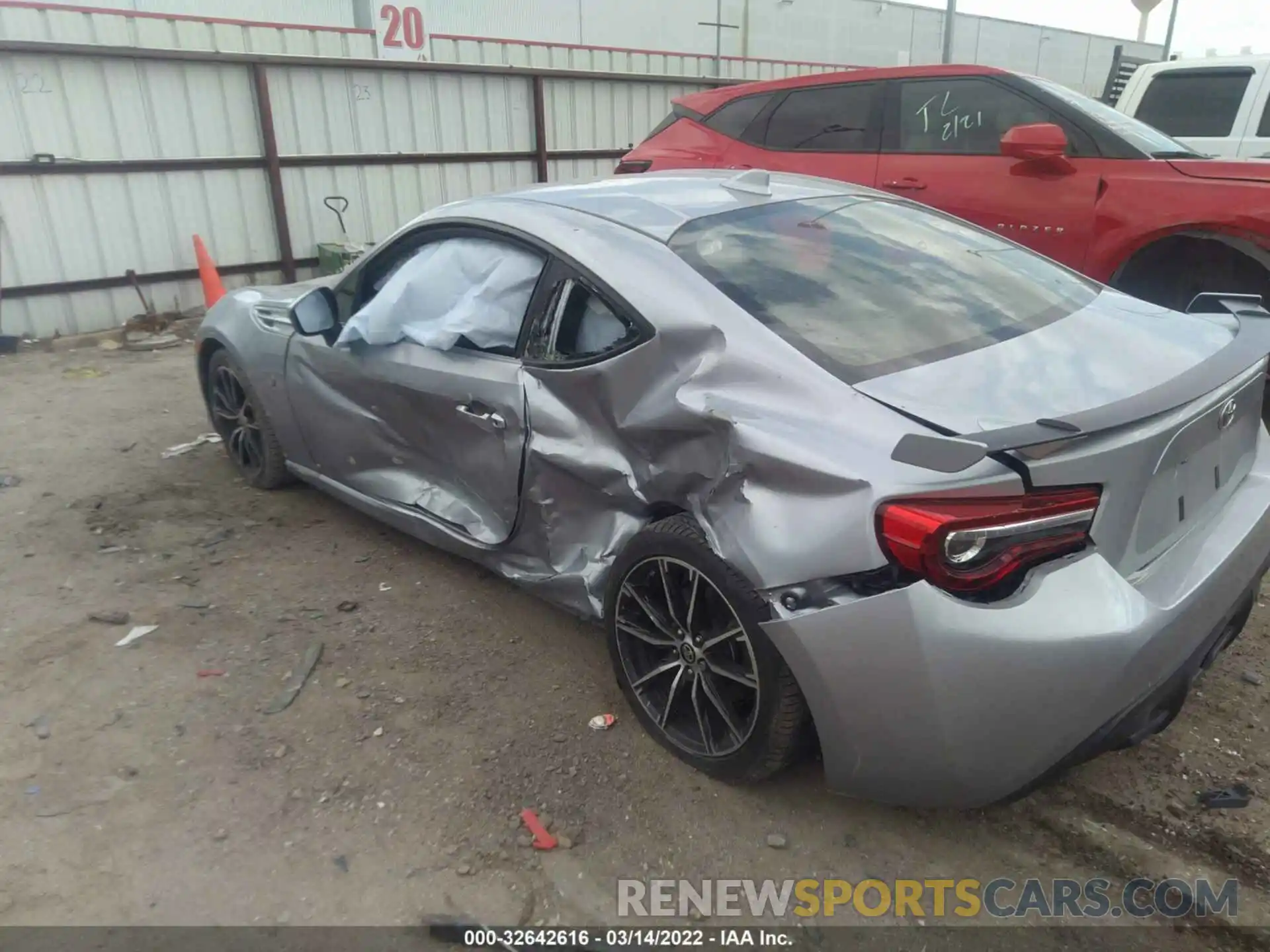 3 Photograph of a damaged car JF1ZNAE10L8753250 TOYOTA 86 2020