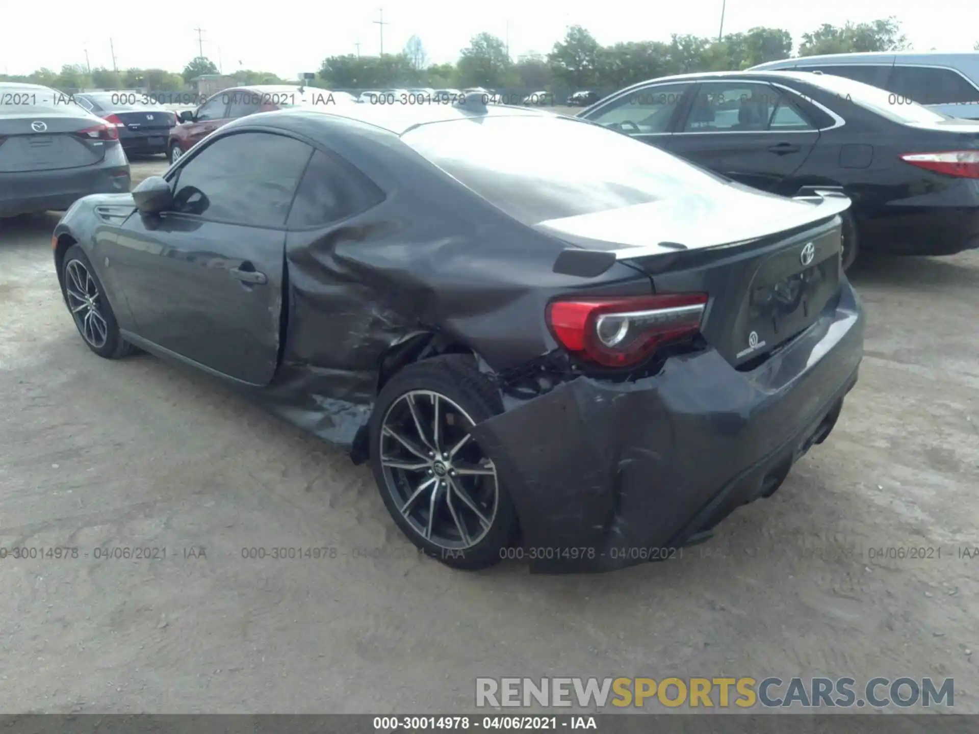 3 Photograph of a damaged car JF1ZNAE11L8753788 TOYOTA 86 2020