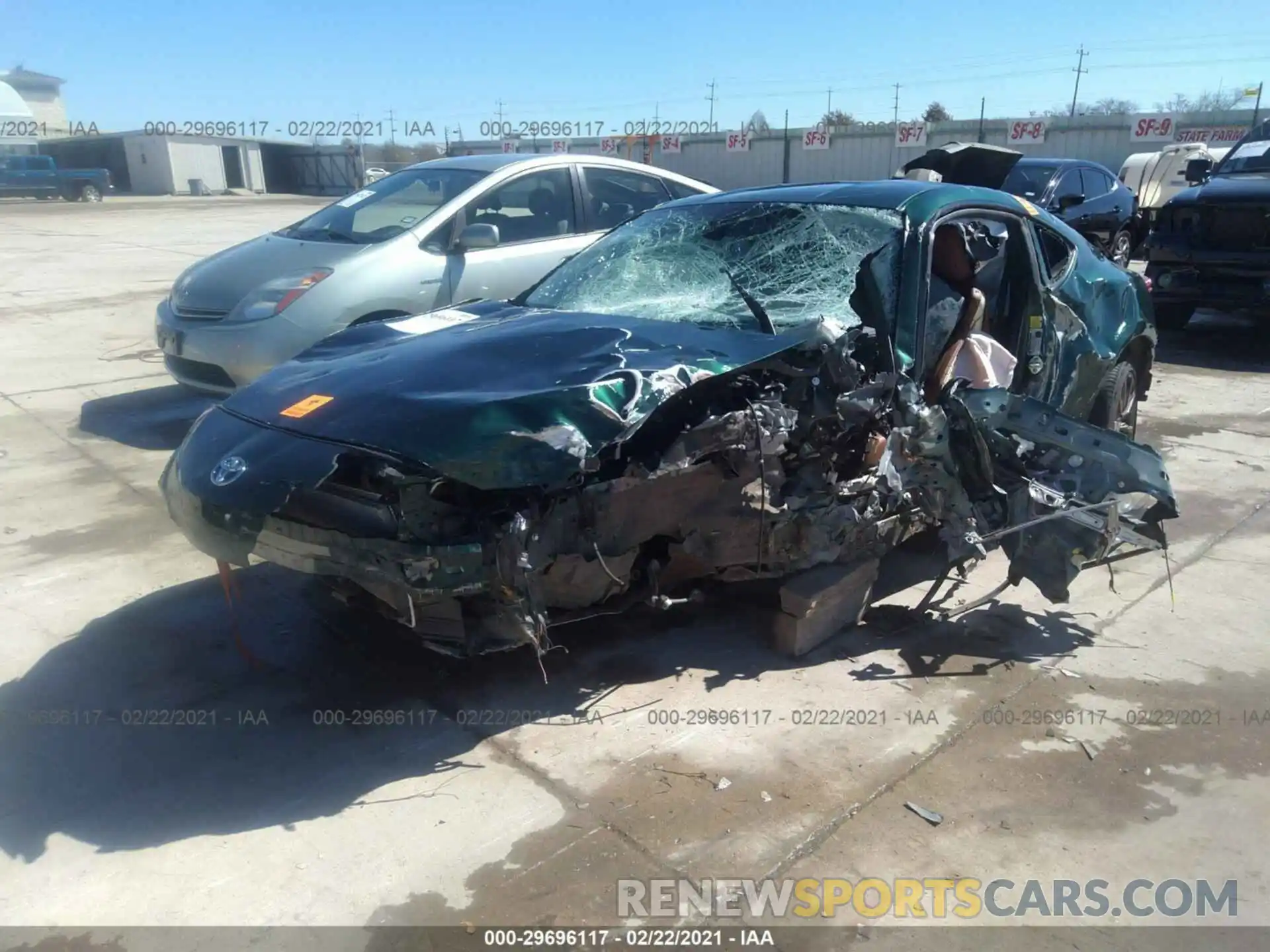 2 Photograph of a damaged car JF1ZNAE11L9750285 TOYOTA 86 2020