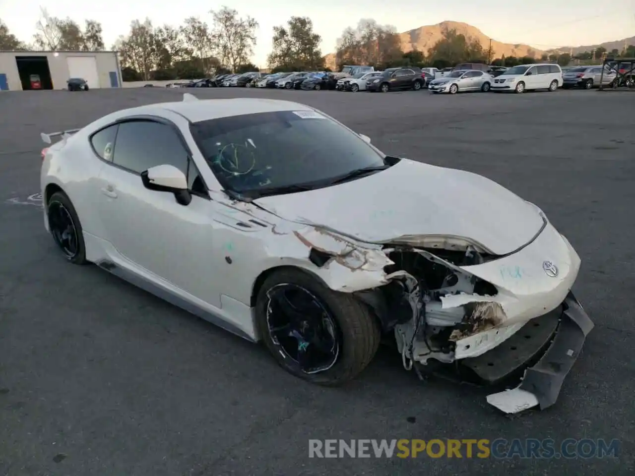 1 Photograph of a damaged car JF1ZNAE12L8751936 TOYOTA 86 2020