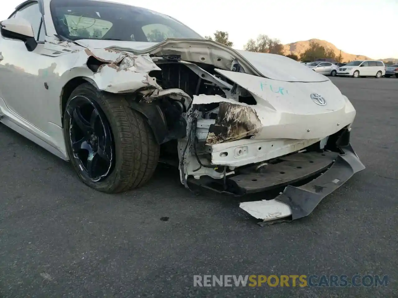 9 Photograph of a damaged car JF1ZNAE12L8751936 TOYOTA 86 2020