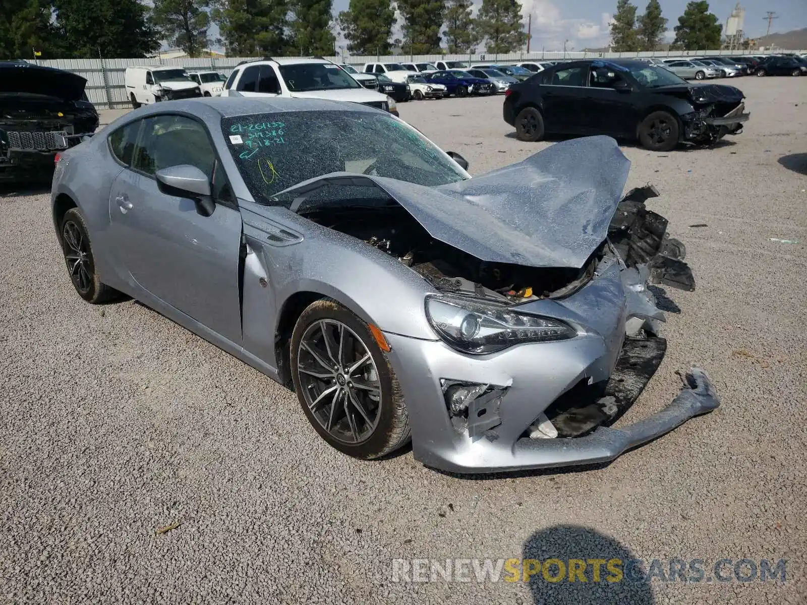 1 Photograph of a damaged car JF1ZNAE12L8753895 TOYOTA 86 2020