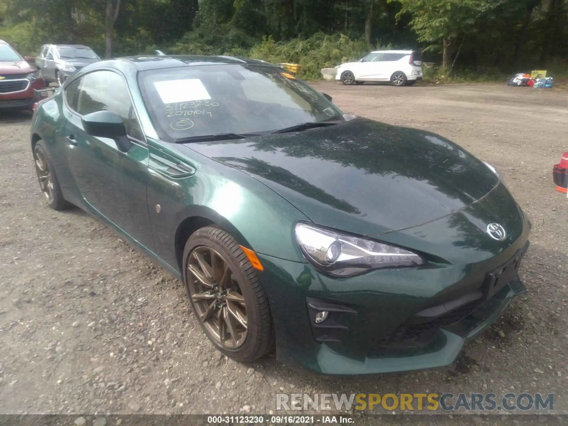 1 Photograph of a damaged car JF1ZNAE12L9750442 TOYOTA 86 2020