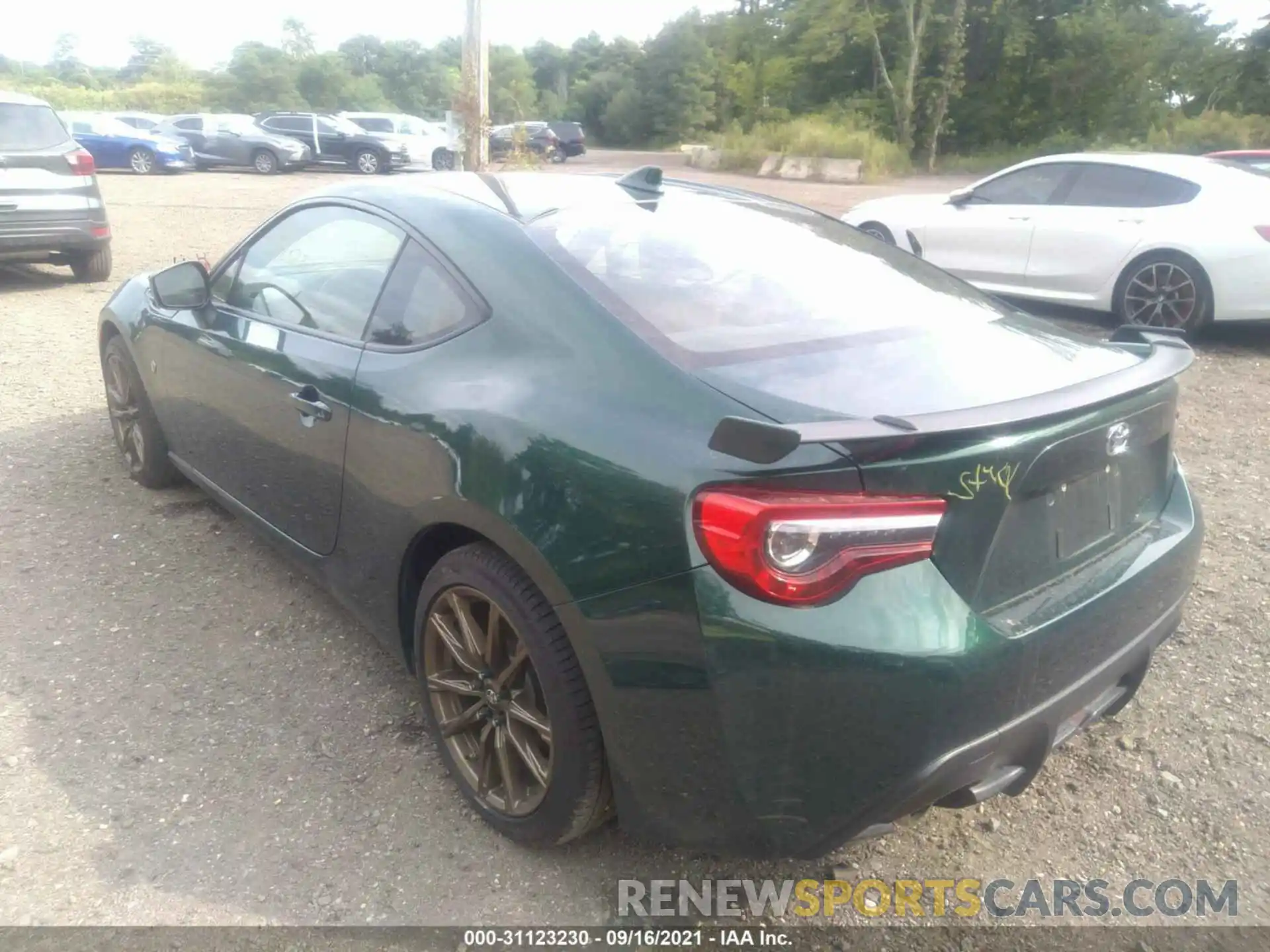 3 Photograph of a damaged car JF1ZNAE12L9750442 TOYOTA 86 2020