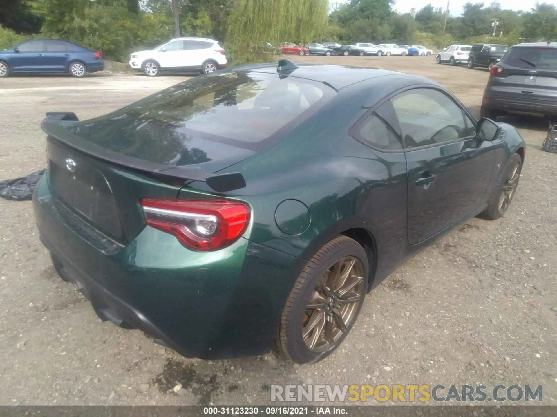 4 Photograph of a damaged car JF1ZNAE12L9750442 TOYOTA 86 2020