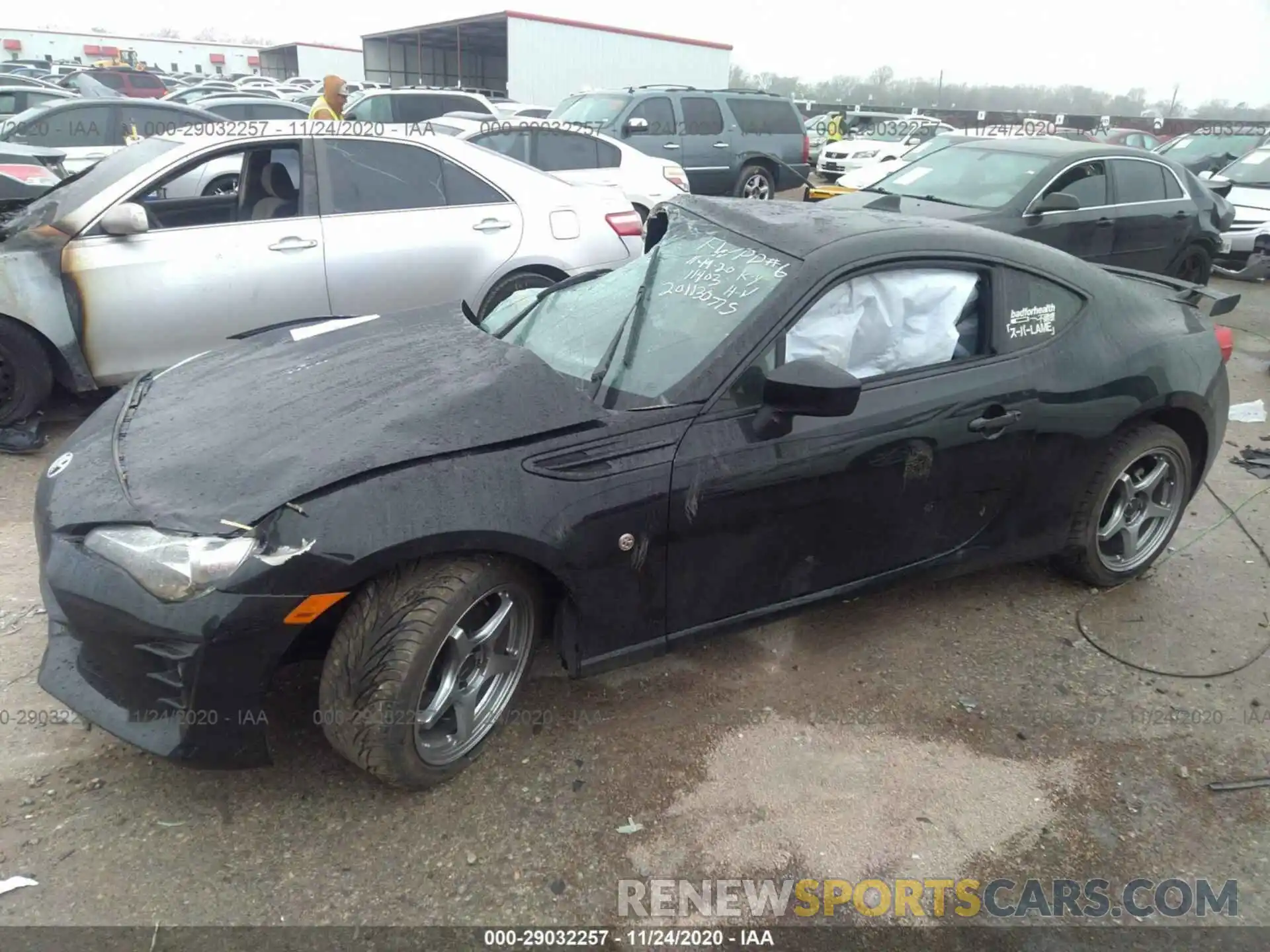 2 Photograph of a damaged car JF1ZNAE12L9751123 TOYOTA 86 2020