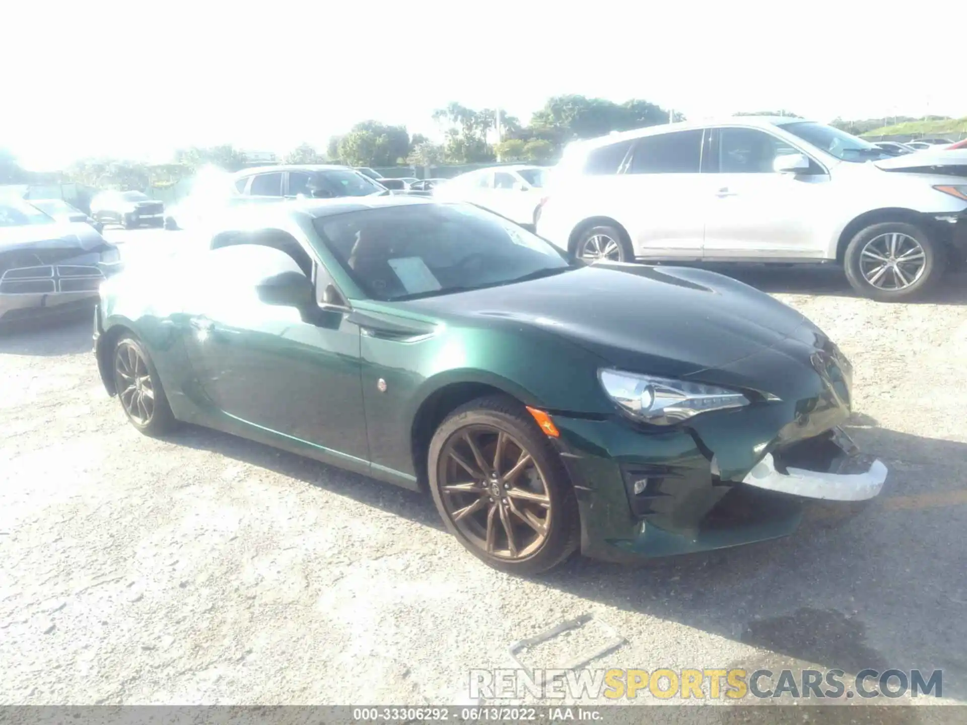 1 Photograph of a damaged car JF1ZNAE13L8750570 TOYOTA 86 2020