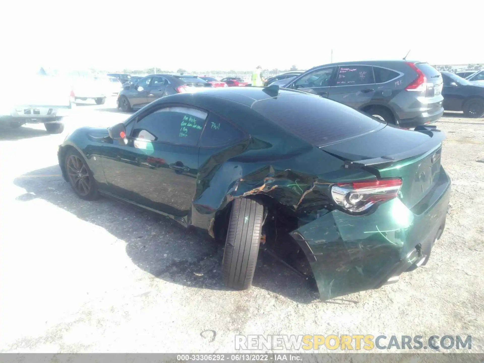 3 Photograph of a damaged car JF1ZNAE13L8750570 TOYOTA 86 2020