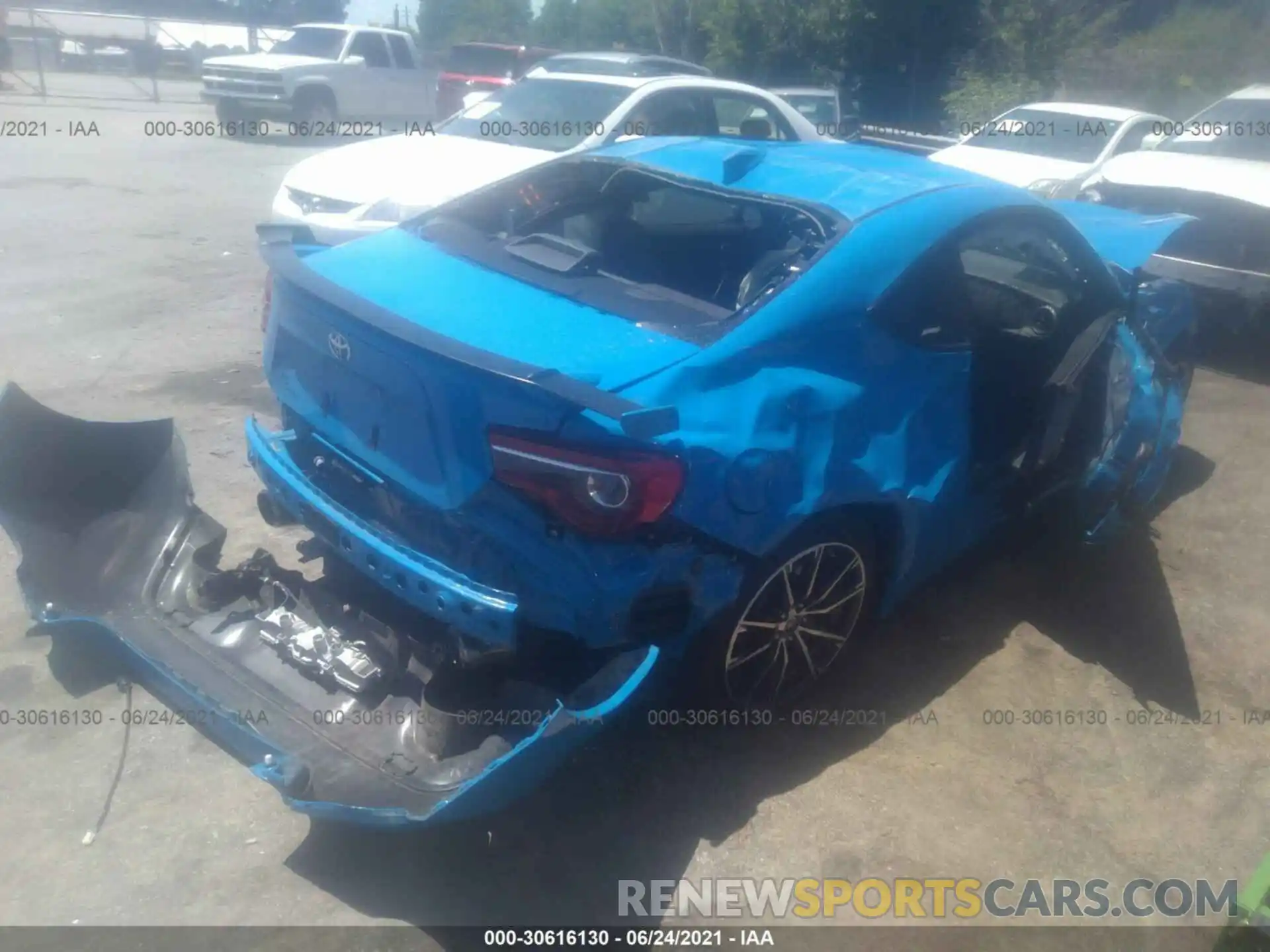 4 Photograph of a damaged car JF1ZNAE13L8753727 TOYOTA 86 2020