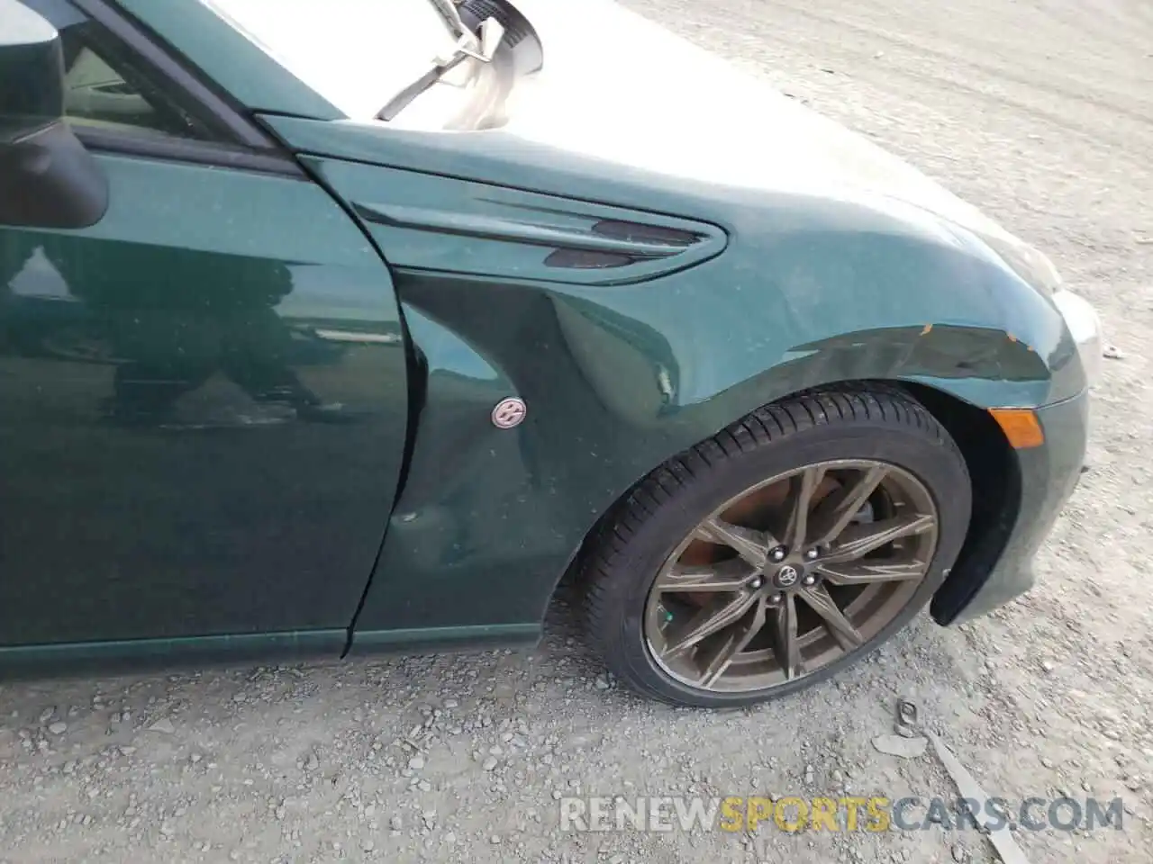 9 Photograph of a damaged car JF1ZNAE13L9750479 TOYOTA 86 2020