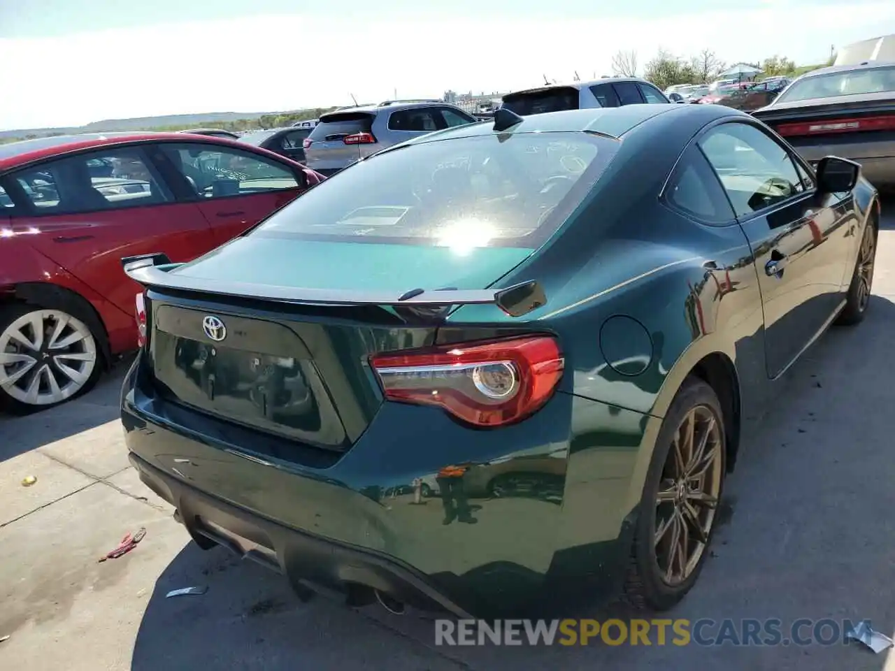 4 Photograph of a damaged car JF1ZNAE14L8750187 TOYOTA 86 2020