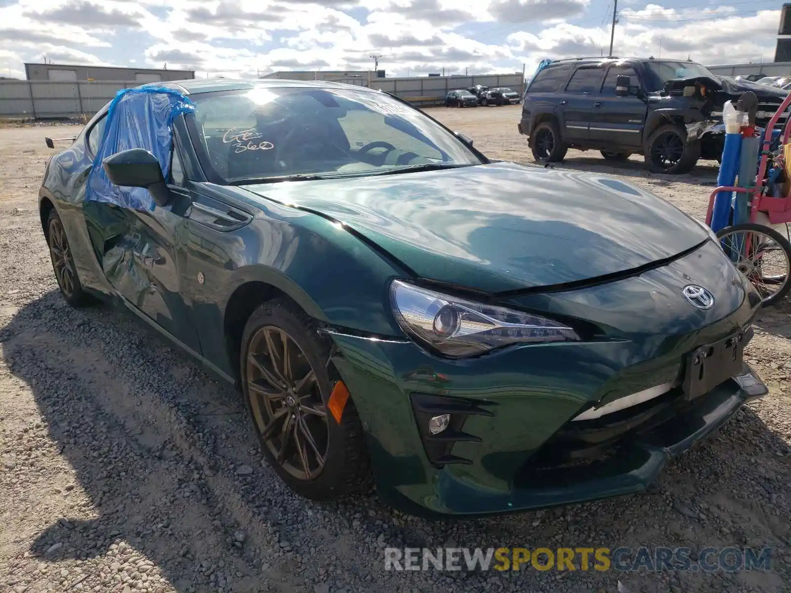 1 Photograph of a damaged car JF1ZNAE14L8750366 TOYOTA 86 2020