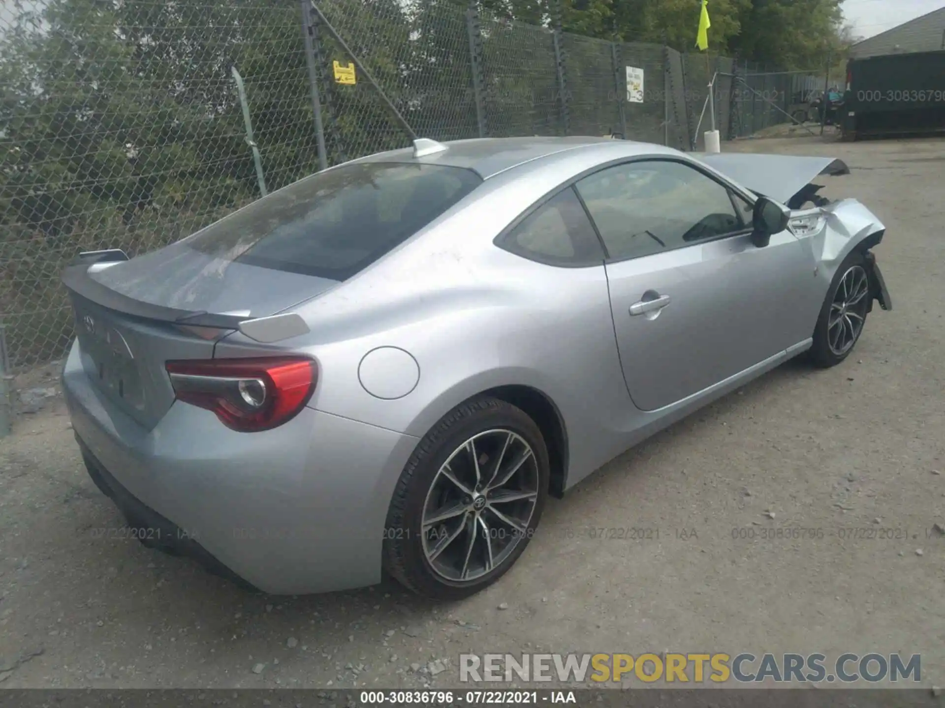 4 Photograph of a damaged car JF1ZNAE15L8751087 TOYOTA 86 2020