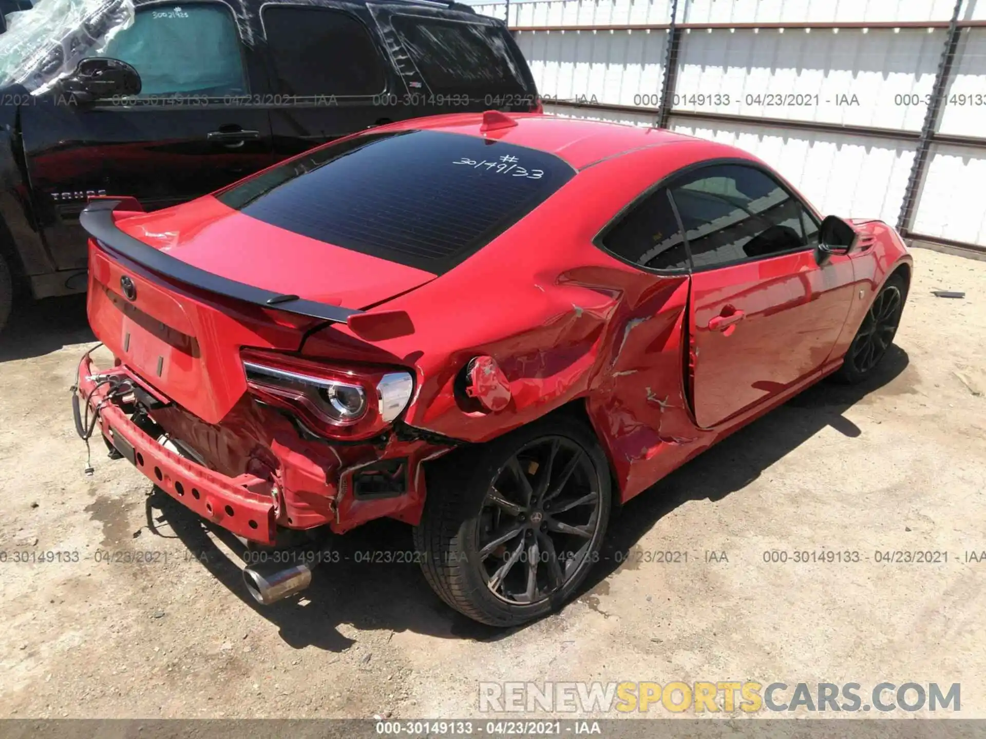 4 Photograph of a damaged car JF1ZNAE15L8751347 TOYOTA 86 2020